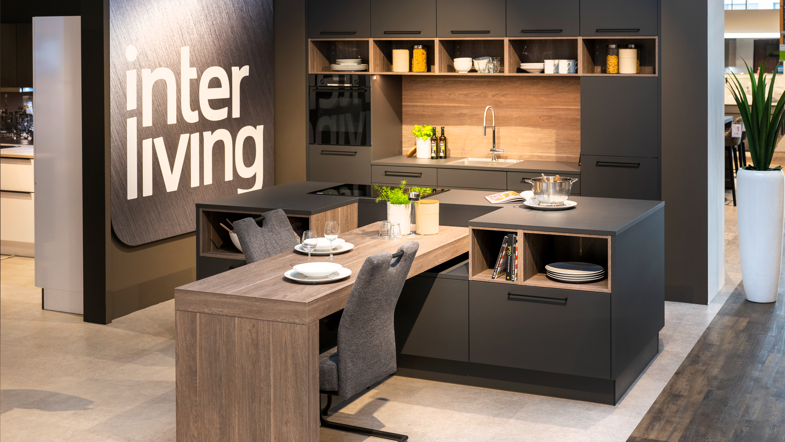 Designer Inselküche "IL 3340" mit Tisch von Interliving 