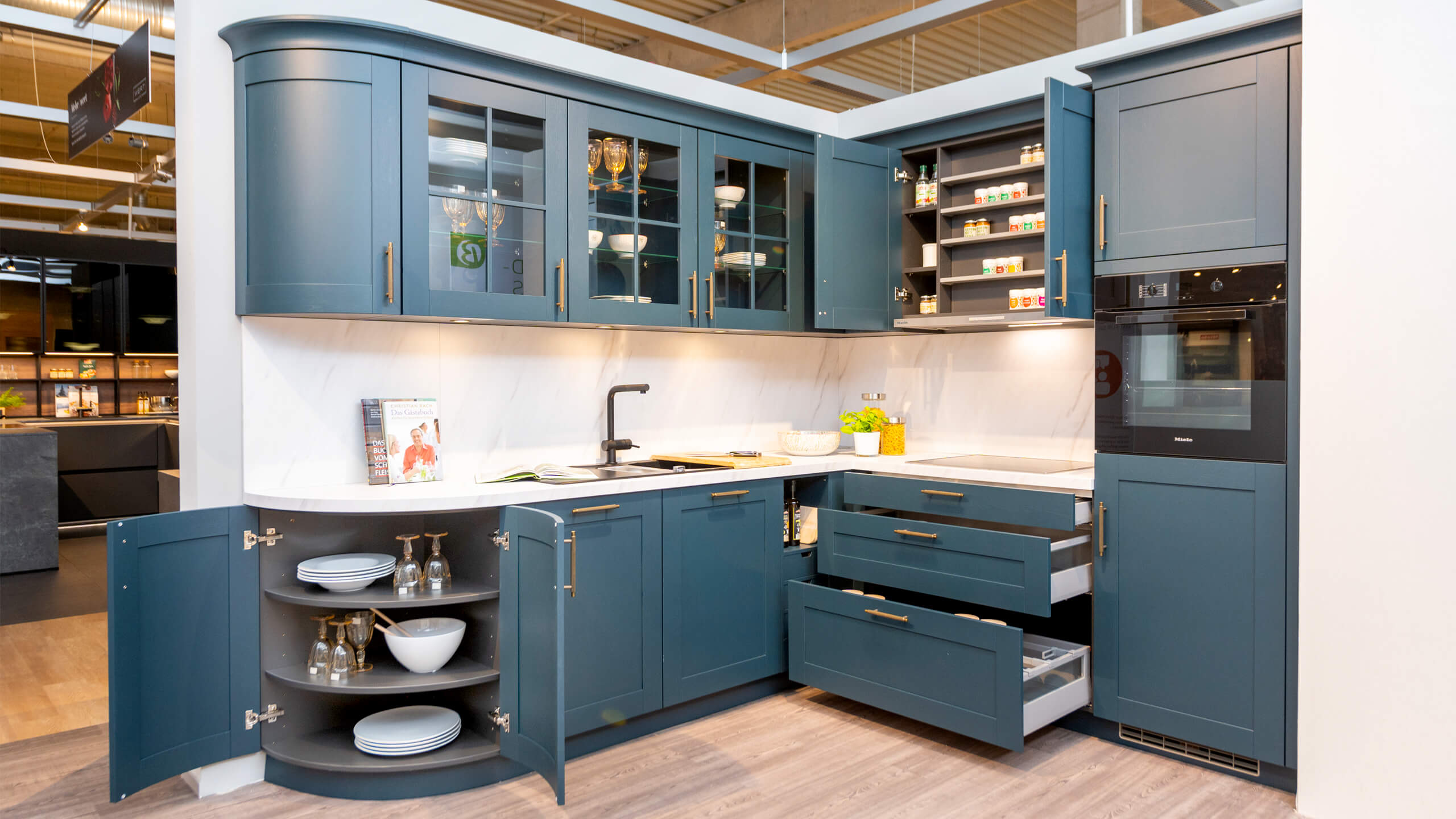 Trendige Landhausküche Modell Casa von Wert Küche