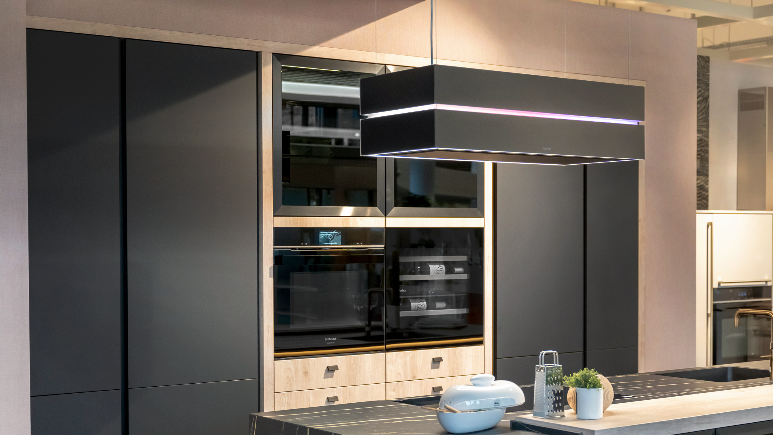 Grifflose Designküche "Easytouch" mit Insel von Culineo 