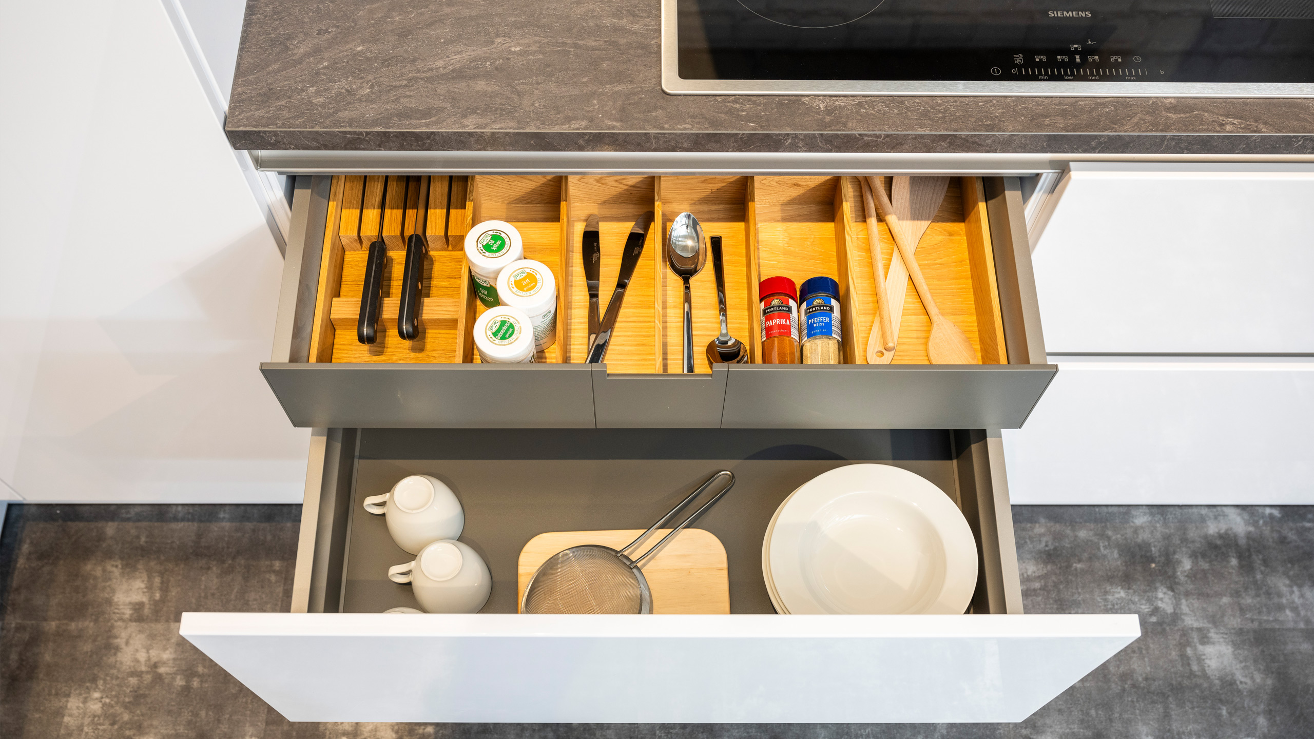 Großflächige, moderne L-Küche "Nova" von Interliving