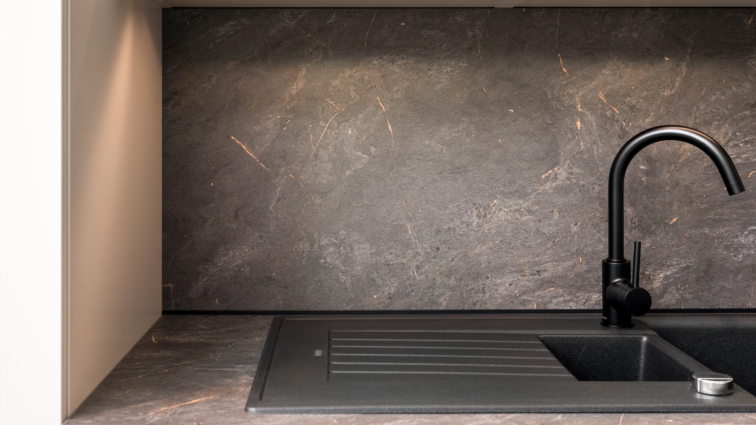 Zeitlose L-Küche "Easytouch" von Nobilia