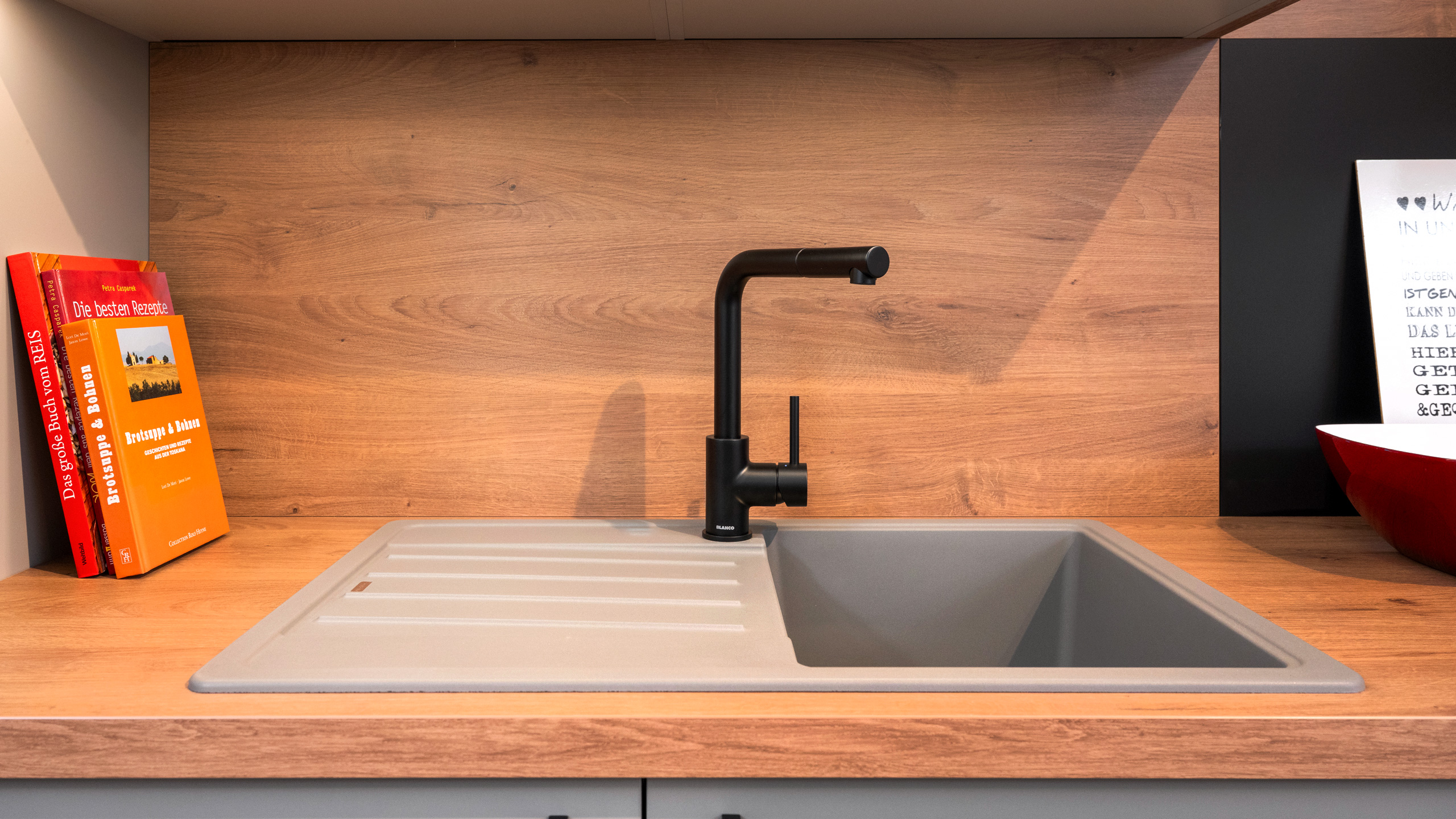 Trendige Küchenzeile "Mattea Colour" von Wert Küche