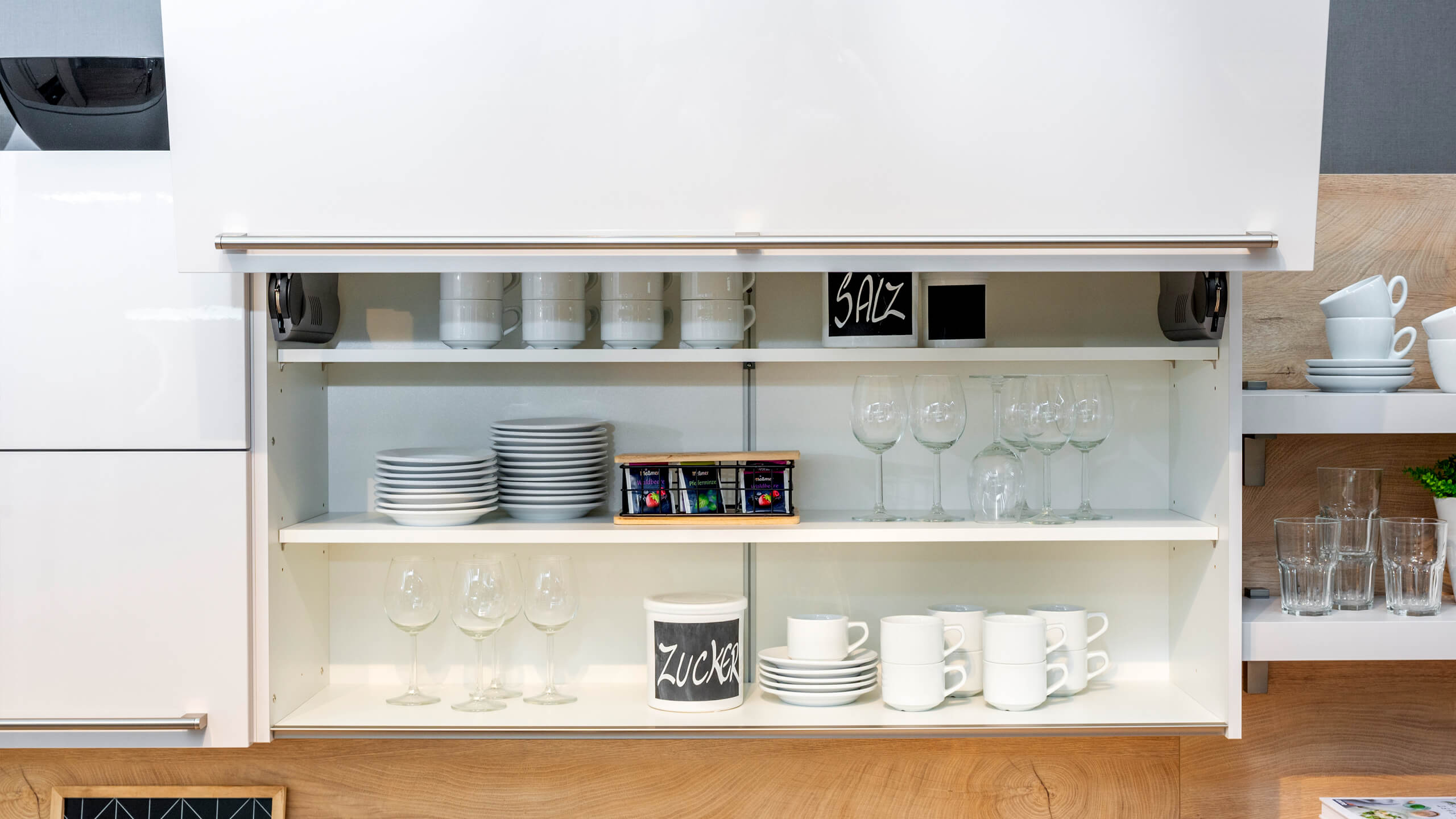 Moderne Familienfreundliche Küche "Flash" von Nobilia