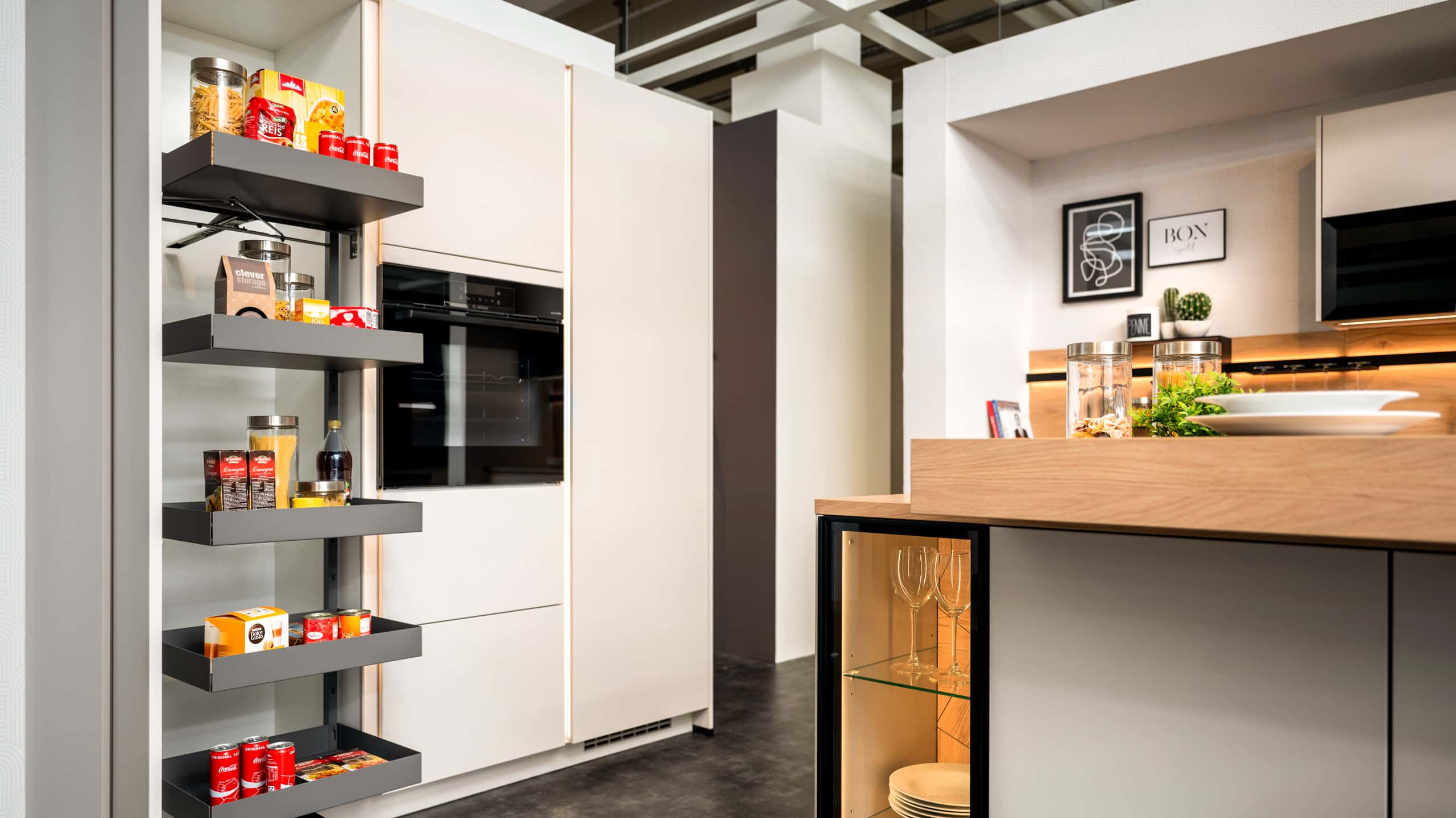 Moderne Inselküche "Softline" von Nobilia 