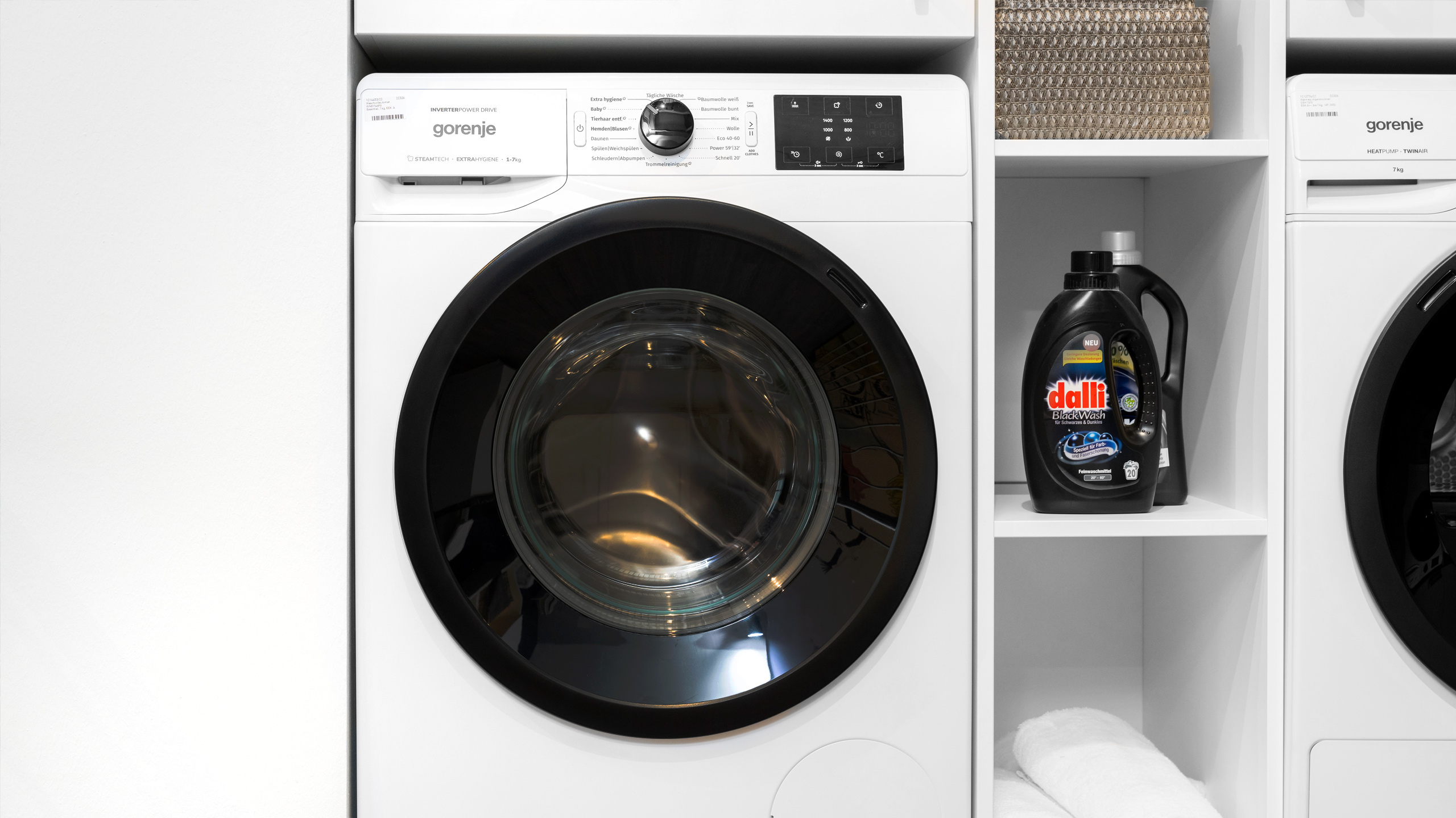 Moderner, geräumiger Hauswirtschaftsraum "Laser" von Nobilia 