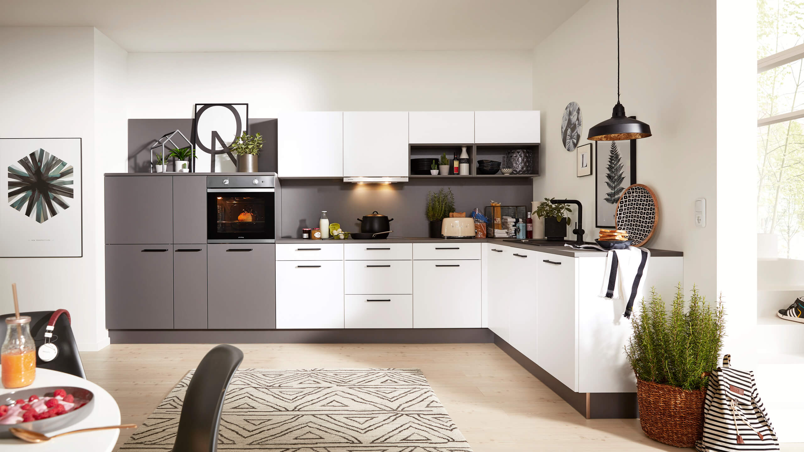 Moderne Familienküche "Serie 3032" in L-Form von Interliving