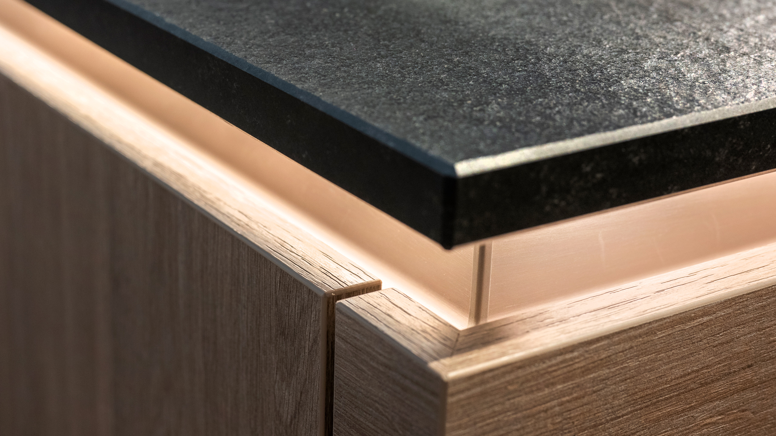 Stylische Inselküche Modell Easytouch von Nobilia 