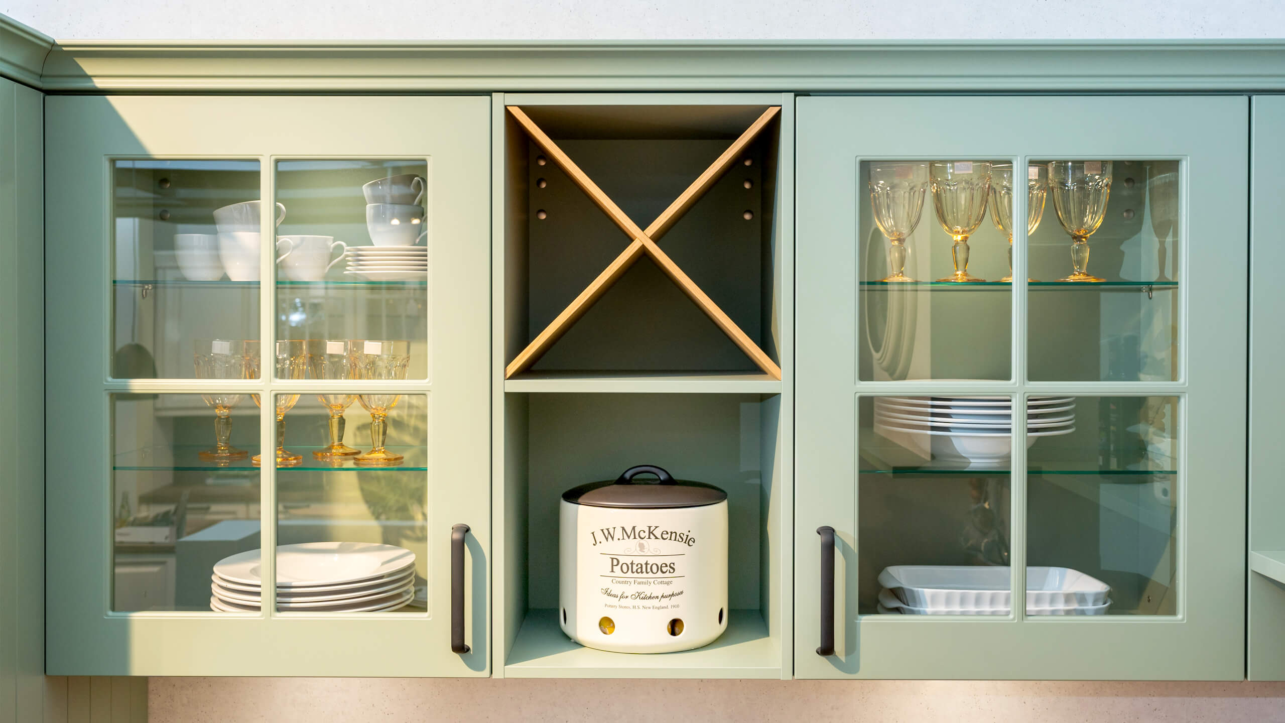 Trendige Landhausküche Modell Canto von Wert Küche