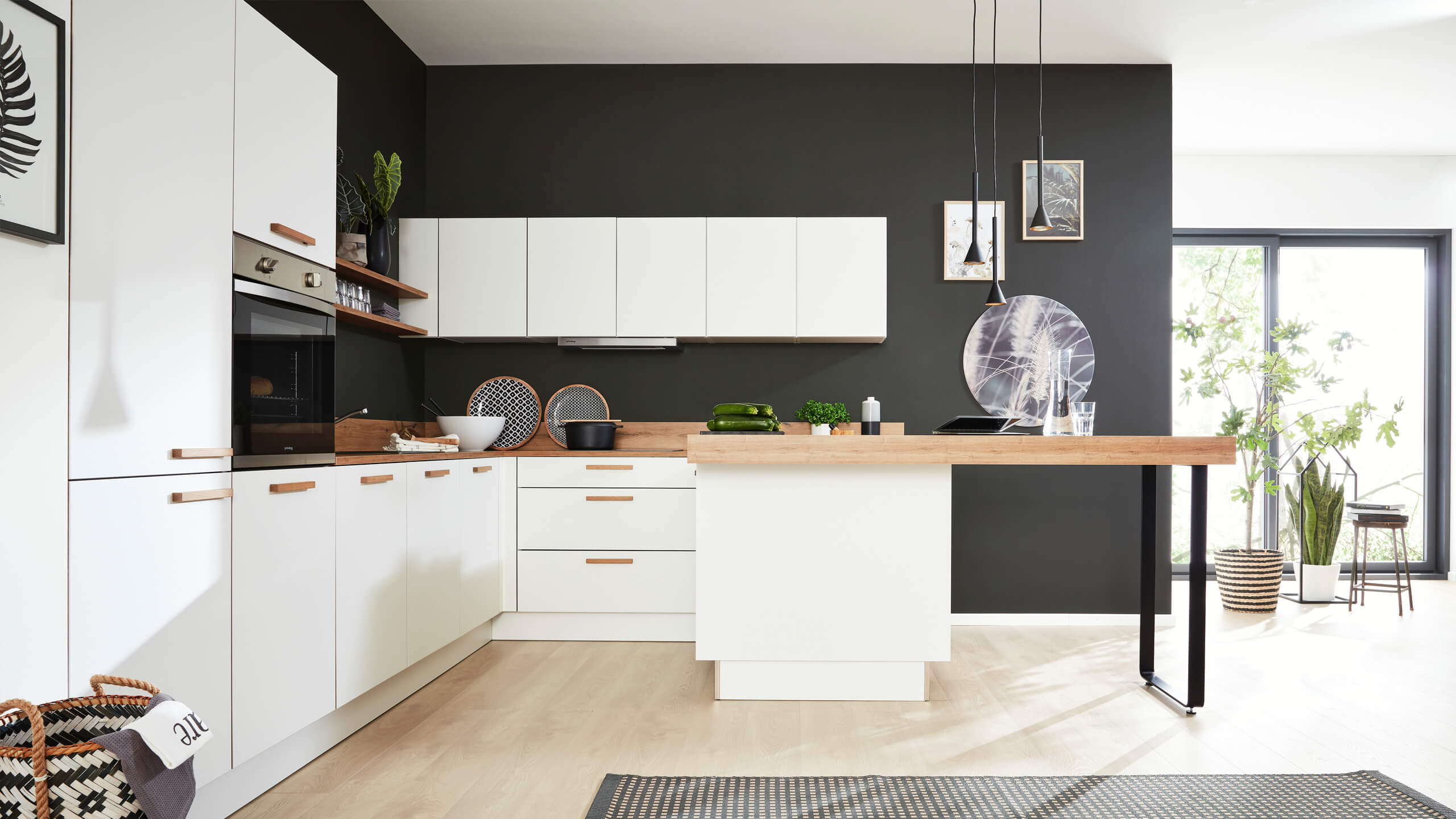 Familienküche "Serie 3043" in U-Form von Interliving