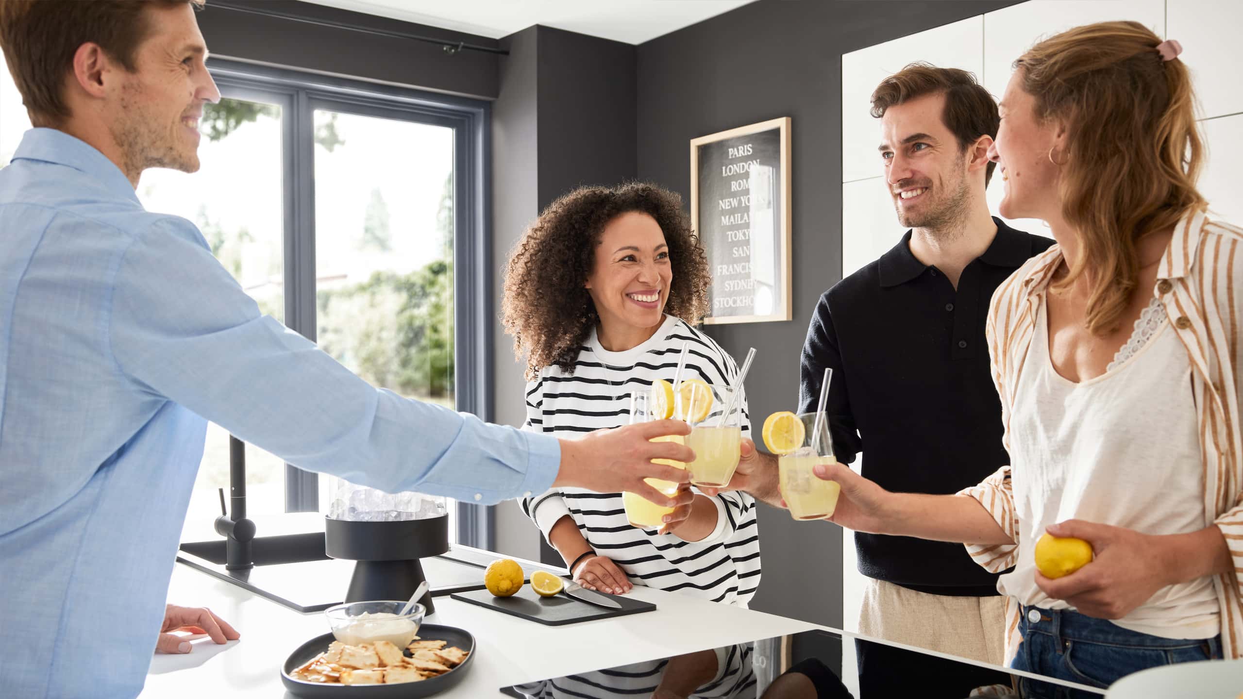 Grifflose Designküche "Serie 3066" von Nobilia