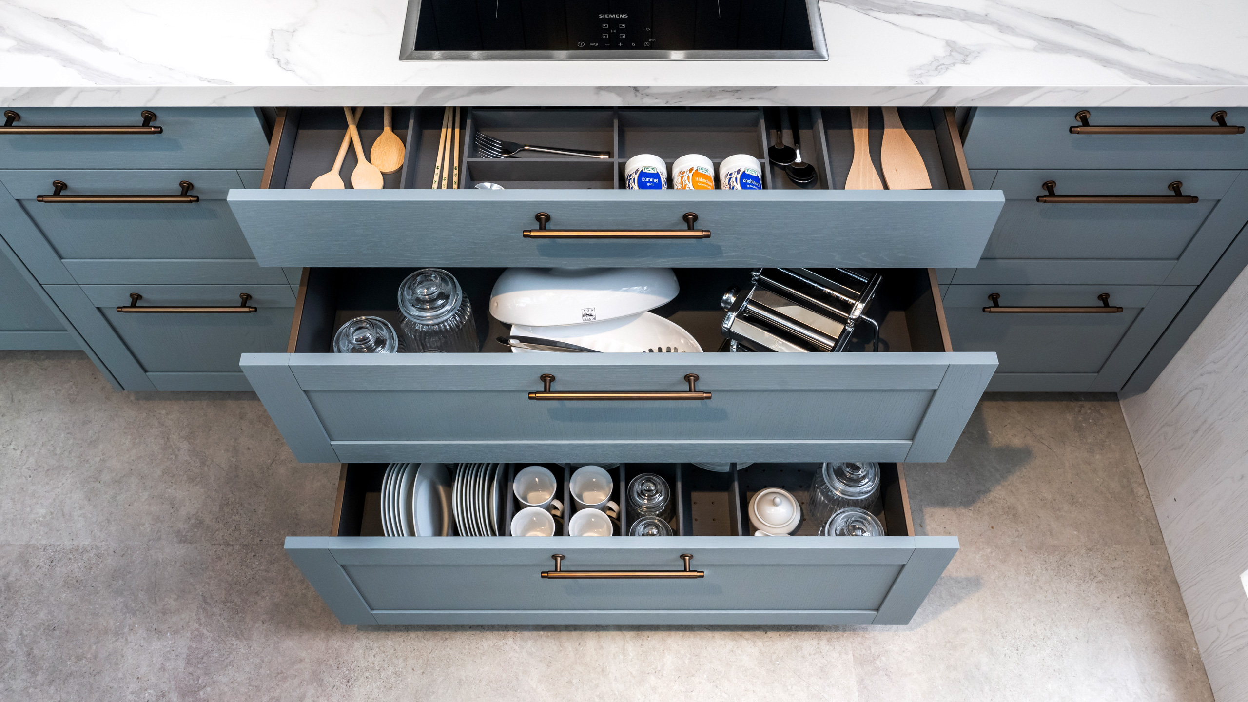 Trendige Landhausküche "Frame" von Culineo