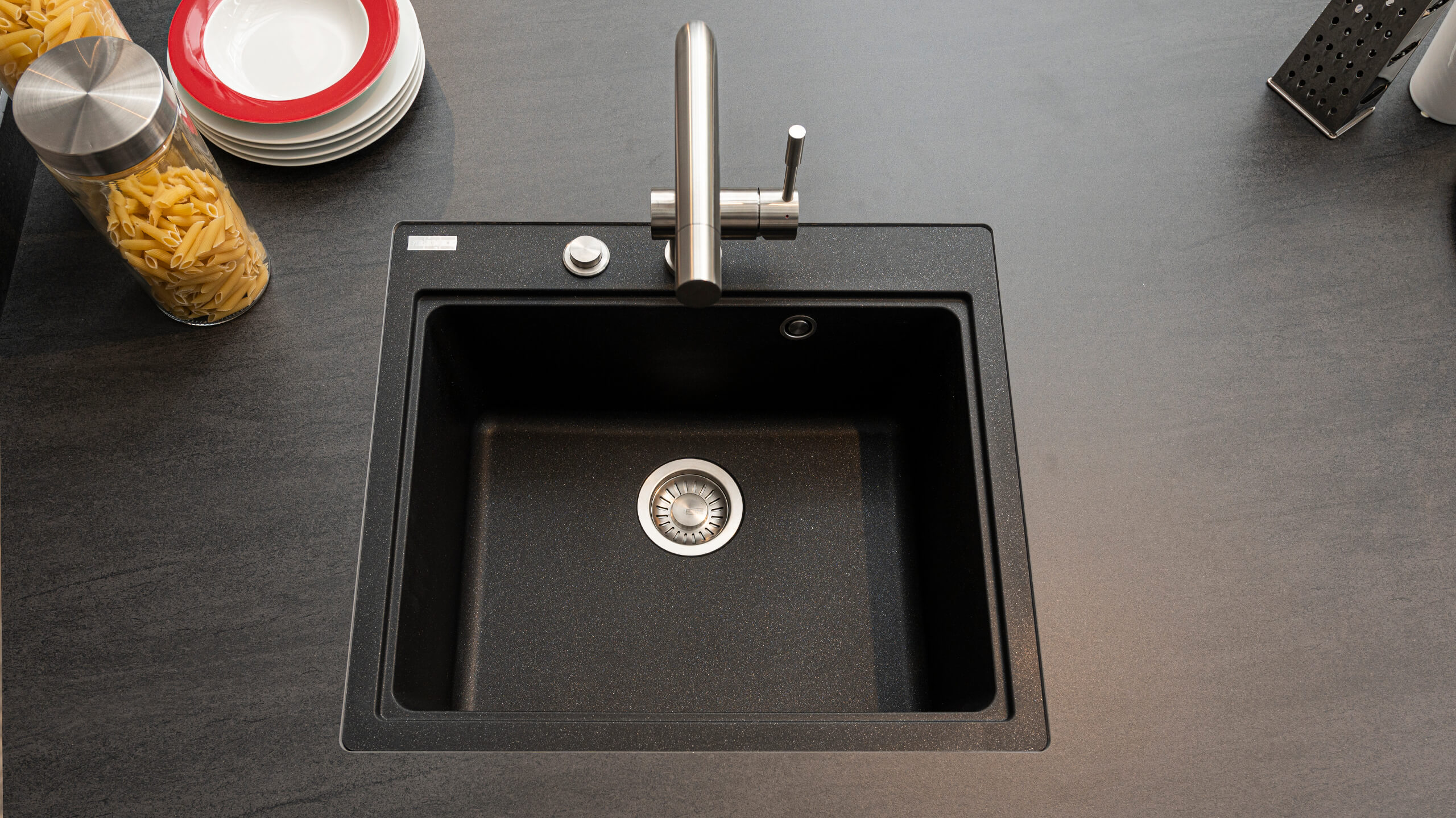 Stilvolle Inselküche "Fino Matt" von Wert Küche