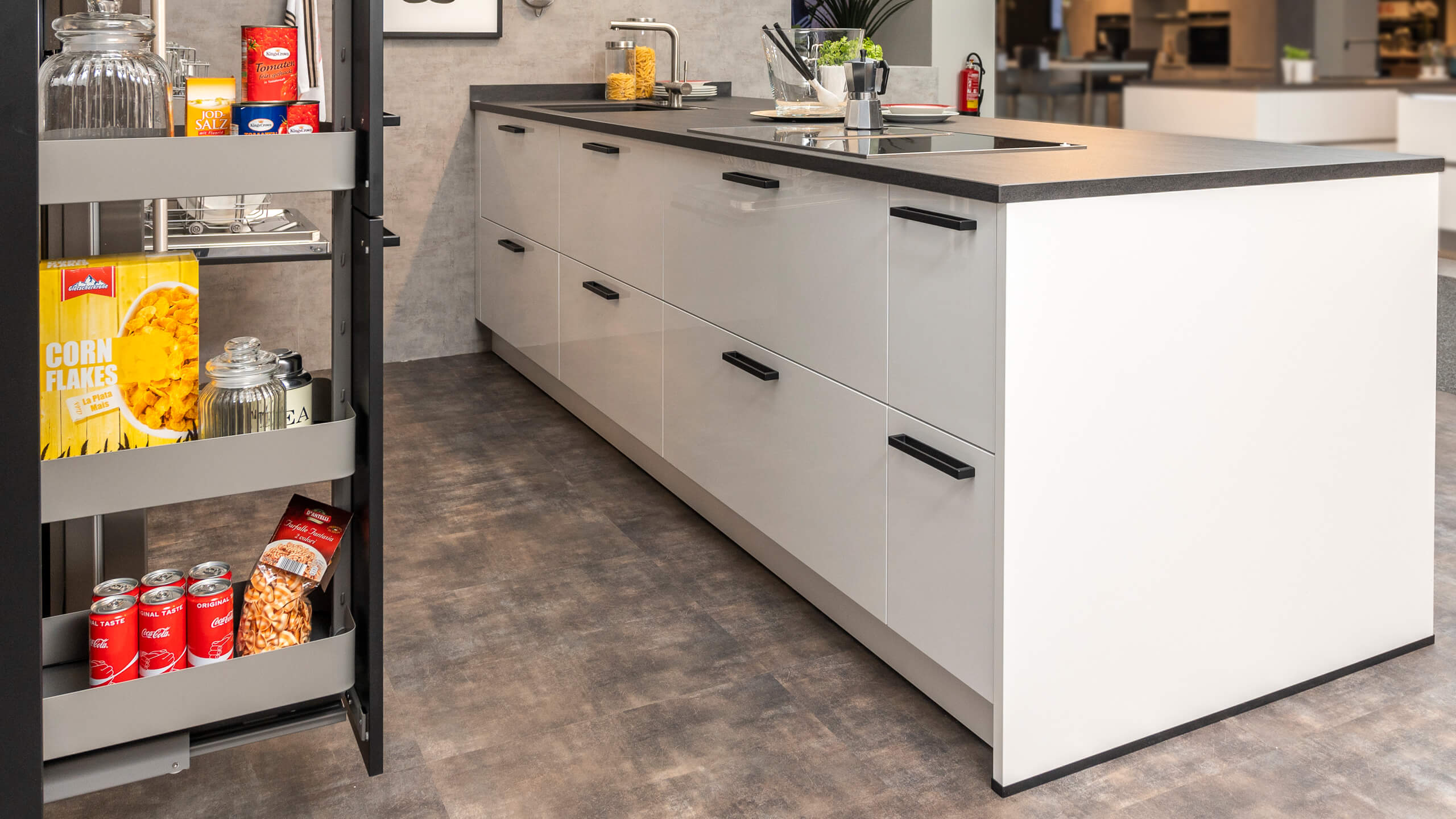 Stilvolle Inselküche "Fino Matt" von Wert Küche