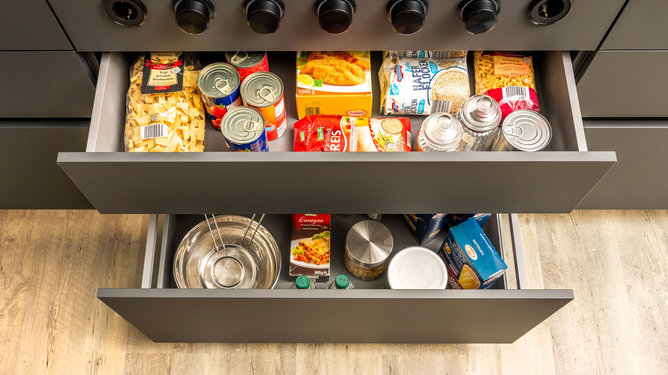 Moderne, stilvolle Inselküche Modell "Fino" von Wert Küche