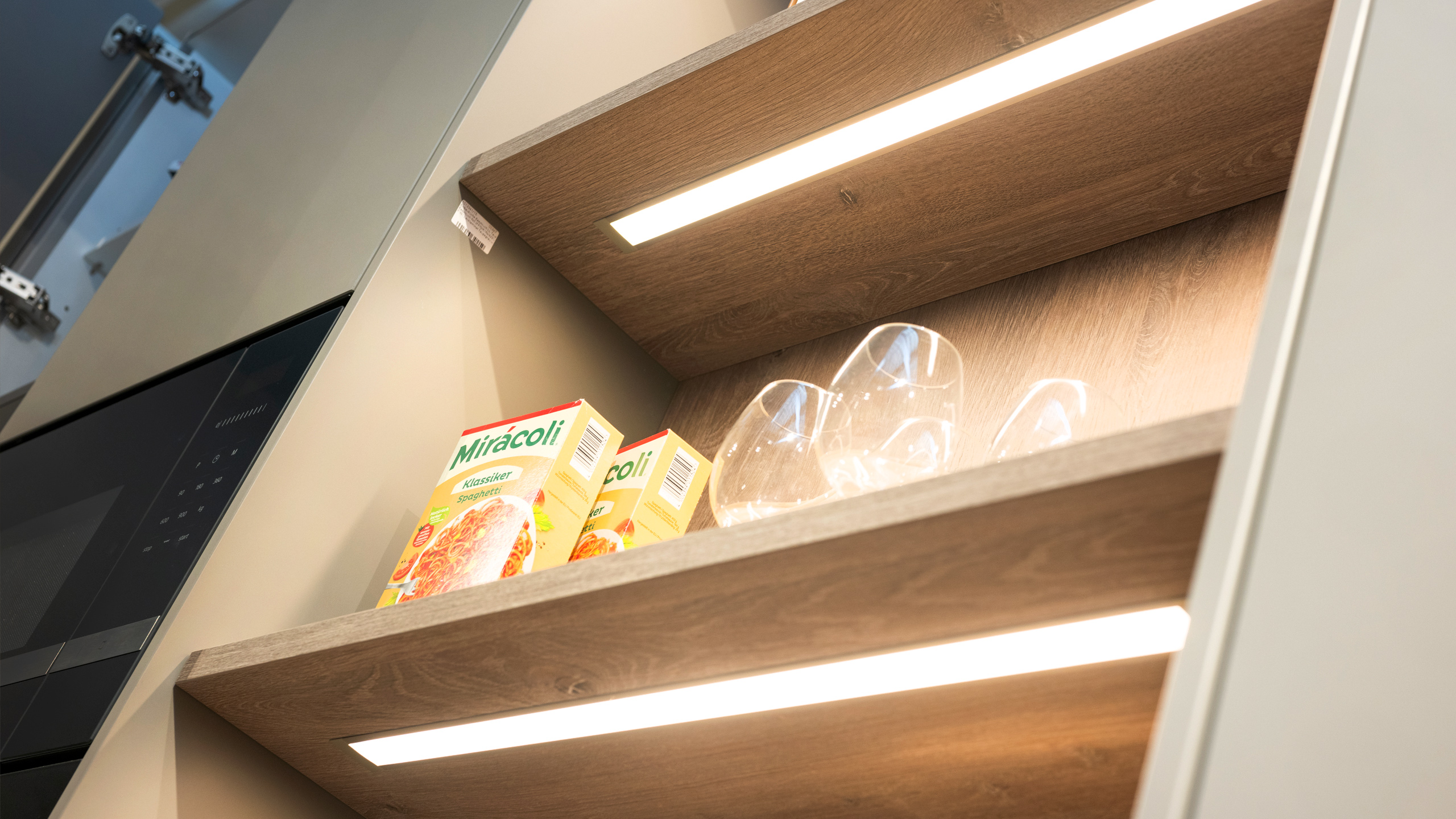 Stylische Inselküche Modell Easytouch von Nobilia 