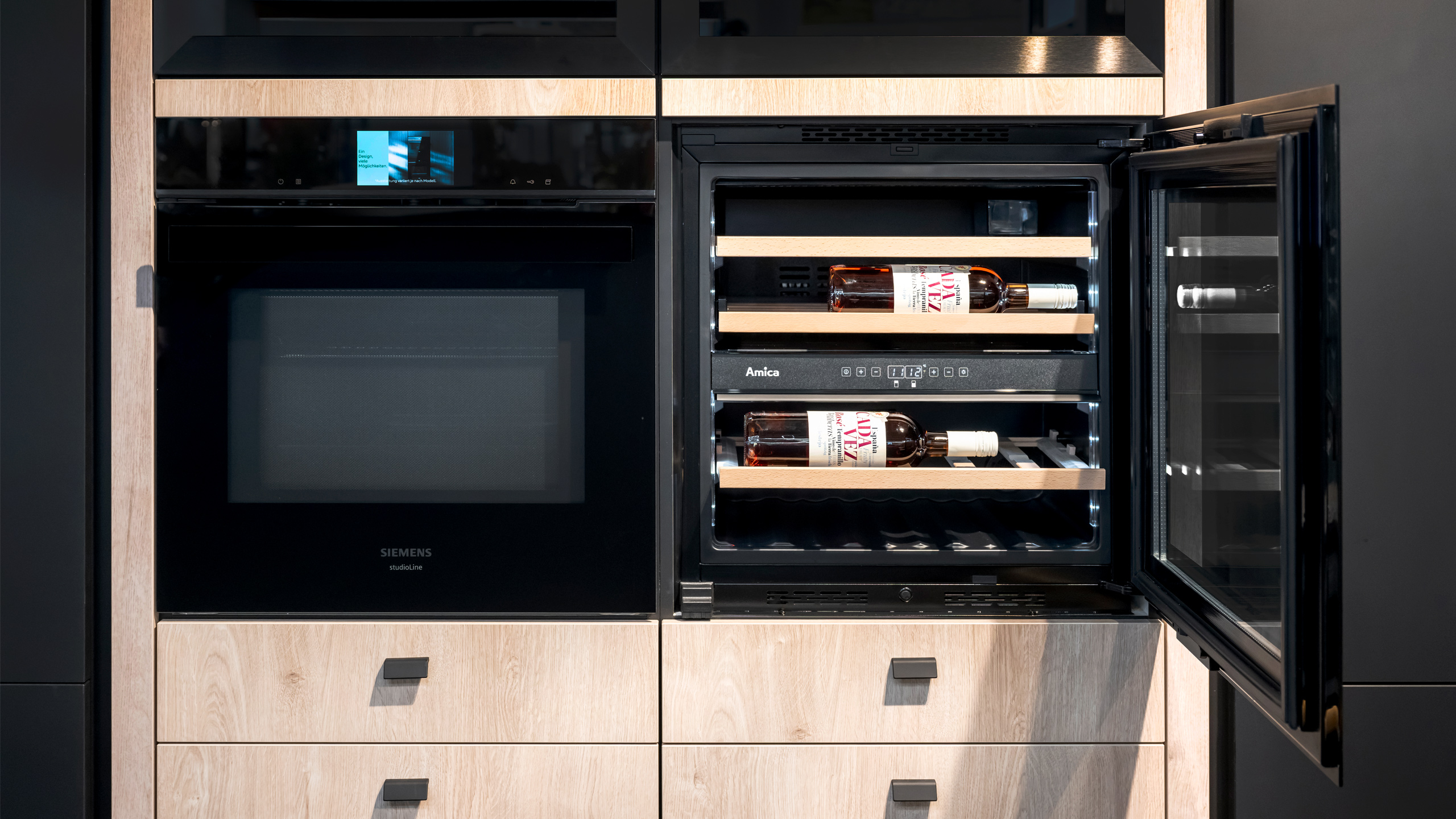 Grifflose Designküche "Easytouch" mit Insel von Culineo 