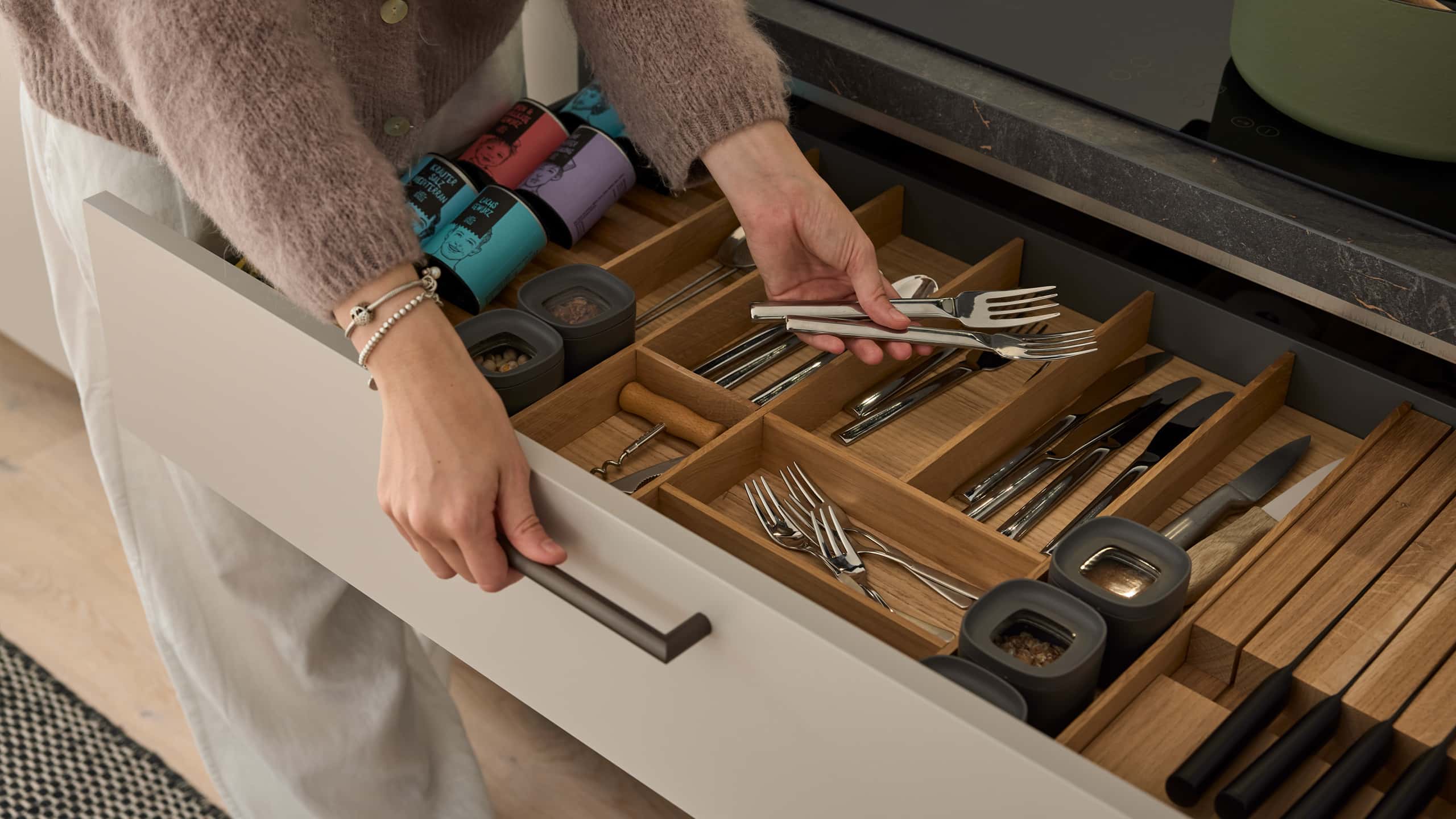 Moderne Familienküche "Laser" in L-Form von Culineo