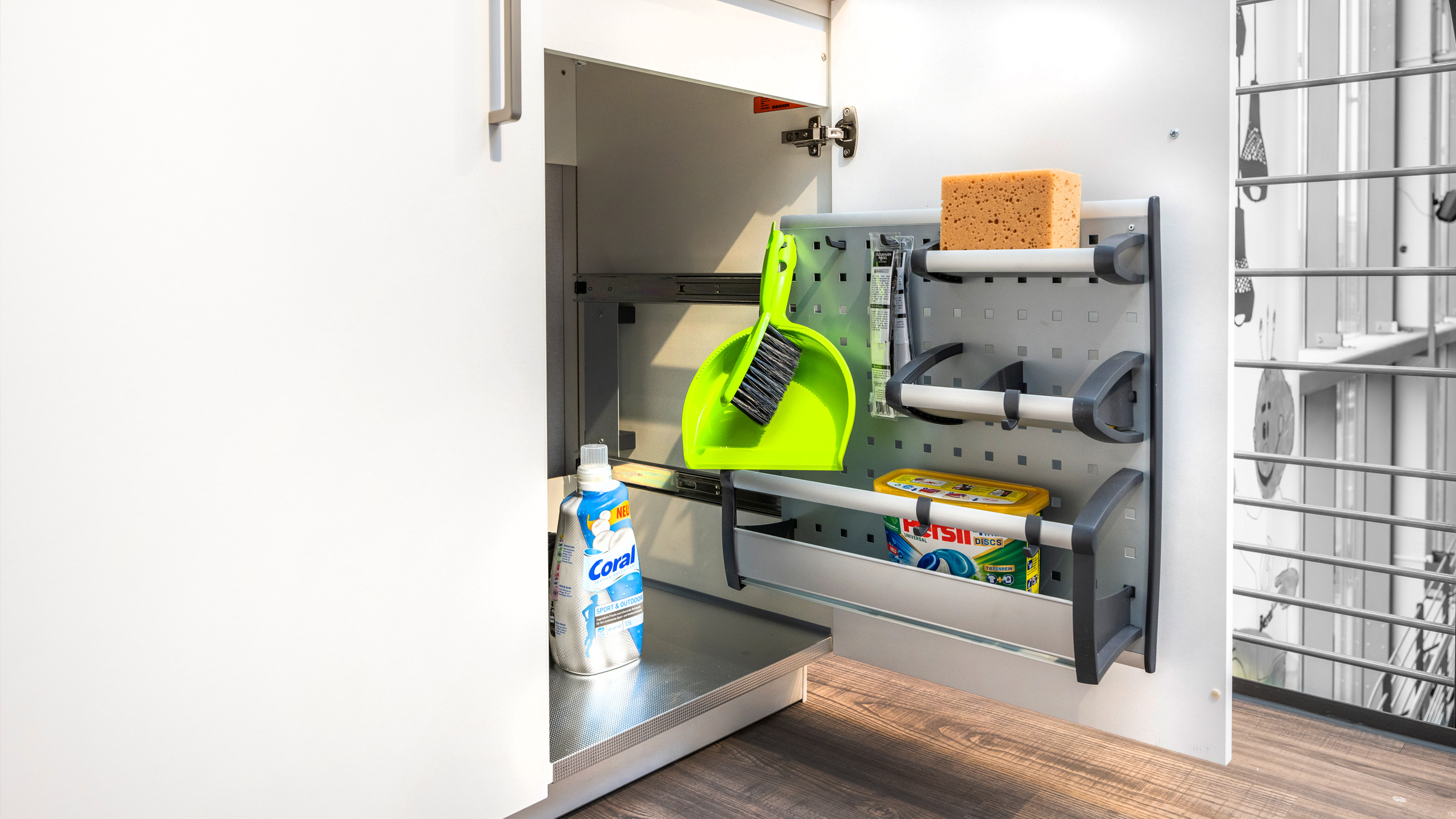 Moderner, geräumiger Hauswirtschaftsraum "Laser" von Nobilia 