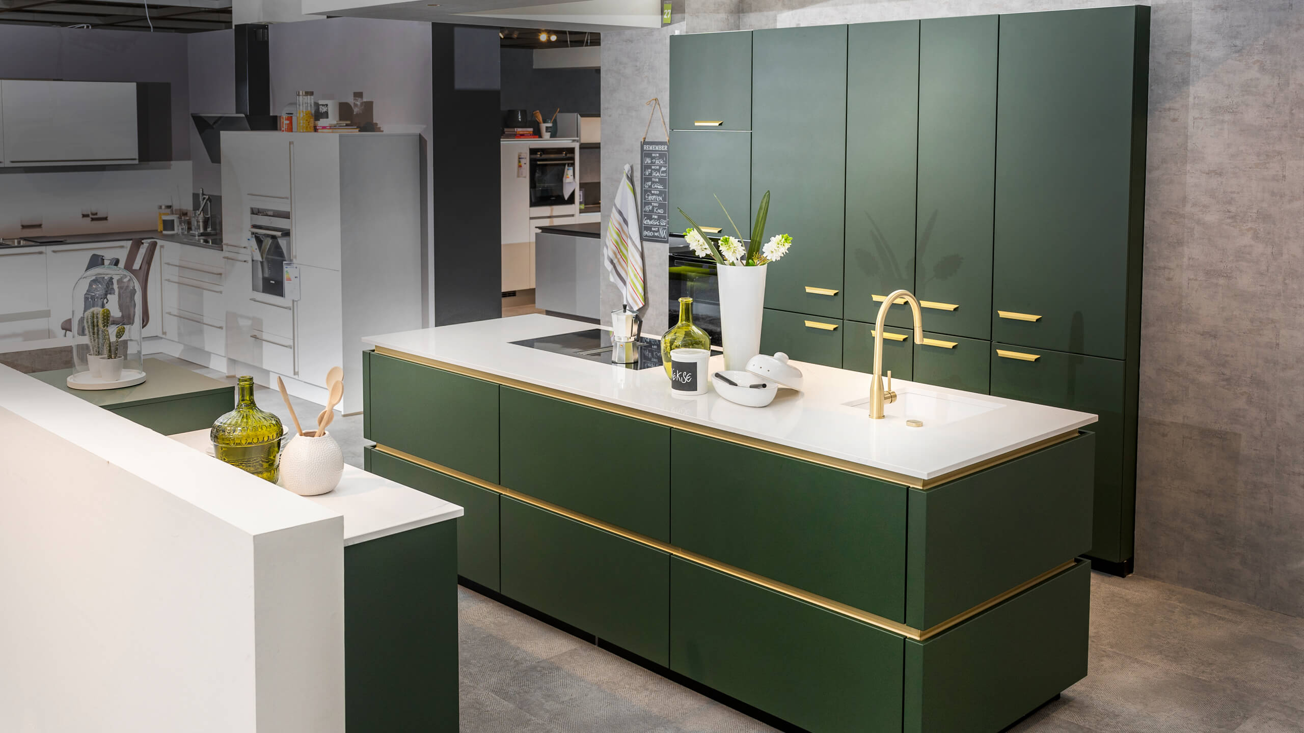Grifflose Eyecatcherküche mit Insel "Siena" von Wert Küche