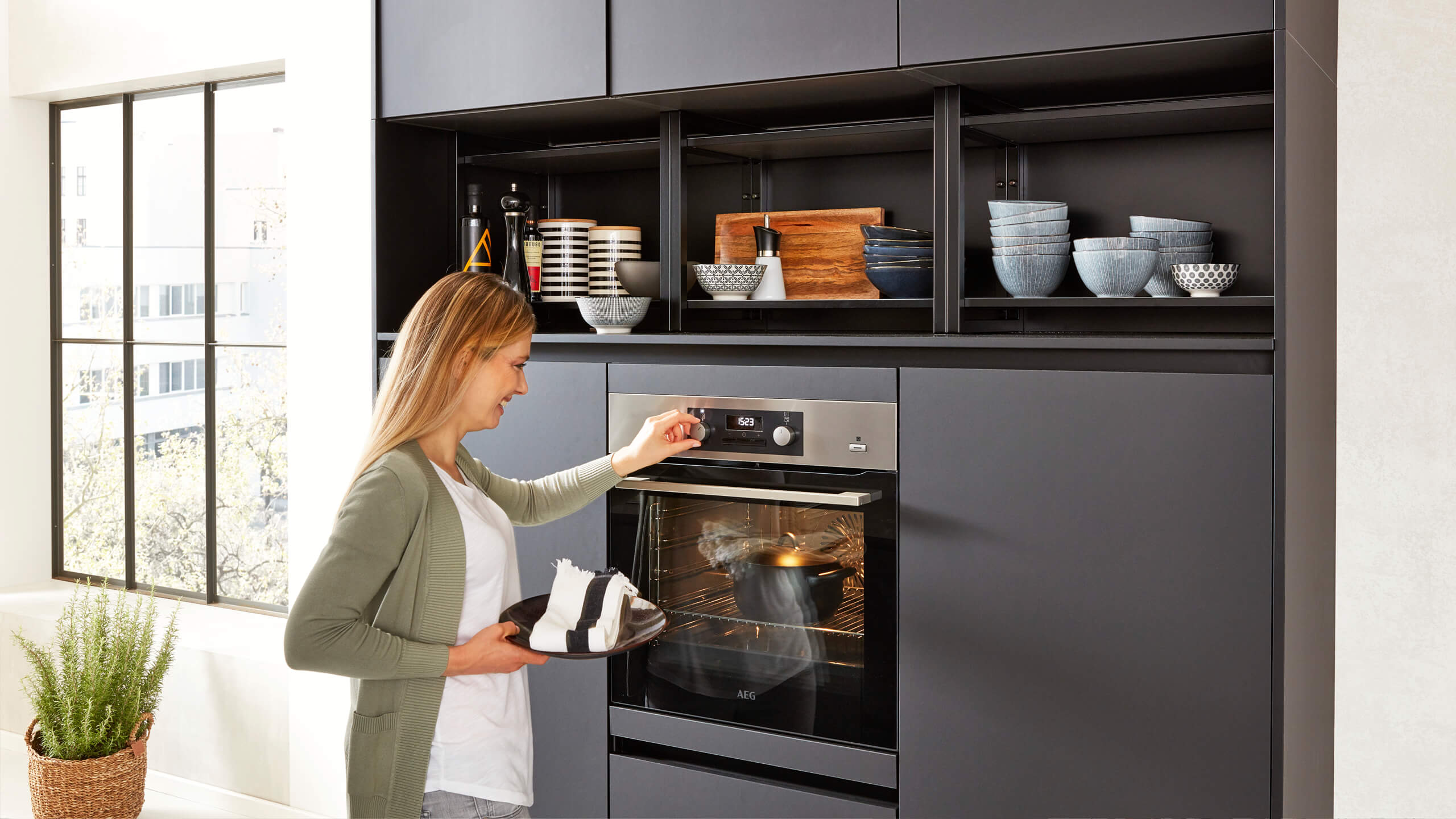 Grifflose Trendküche "Serie 3035" mit Insel von Interliving