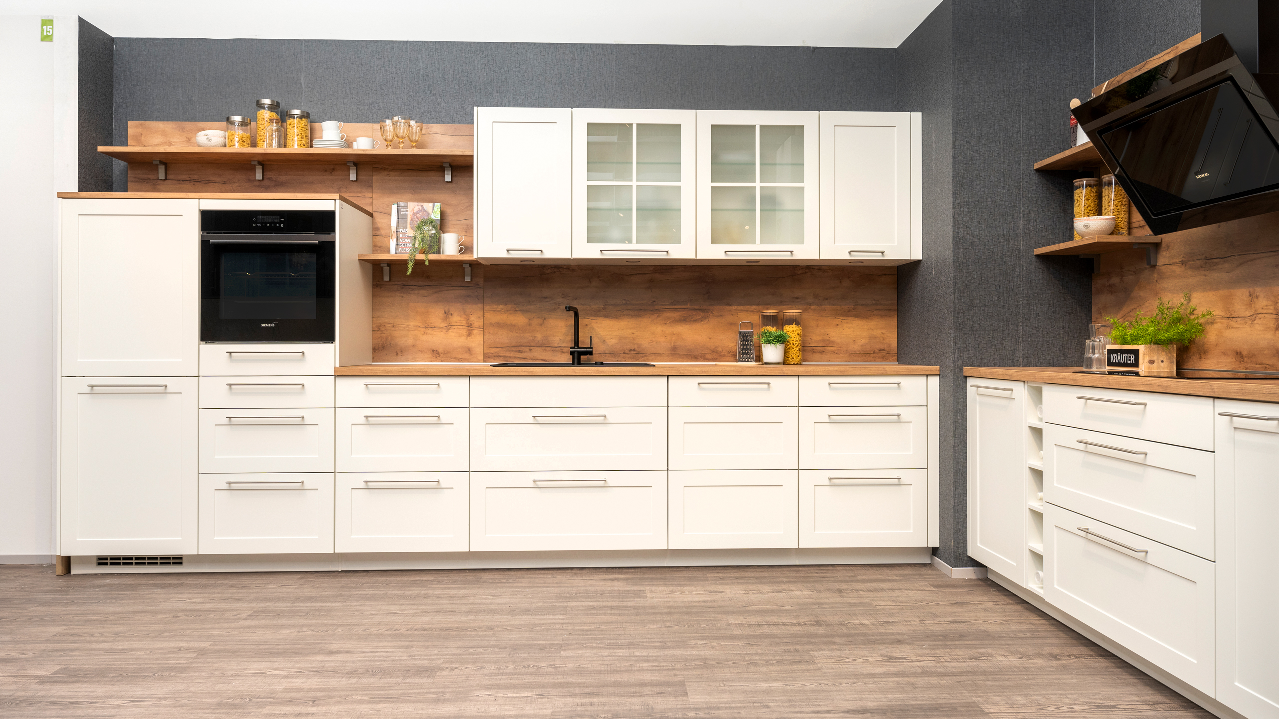 Moderne, geräumige Landhausküche Modell Nordic von Nobilia