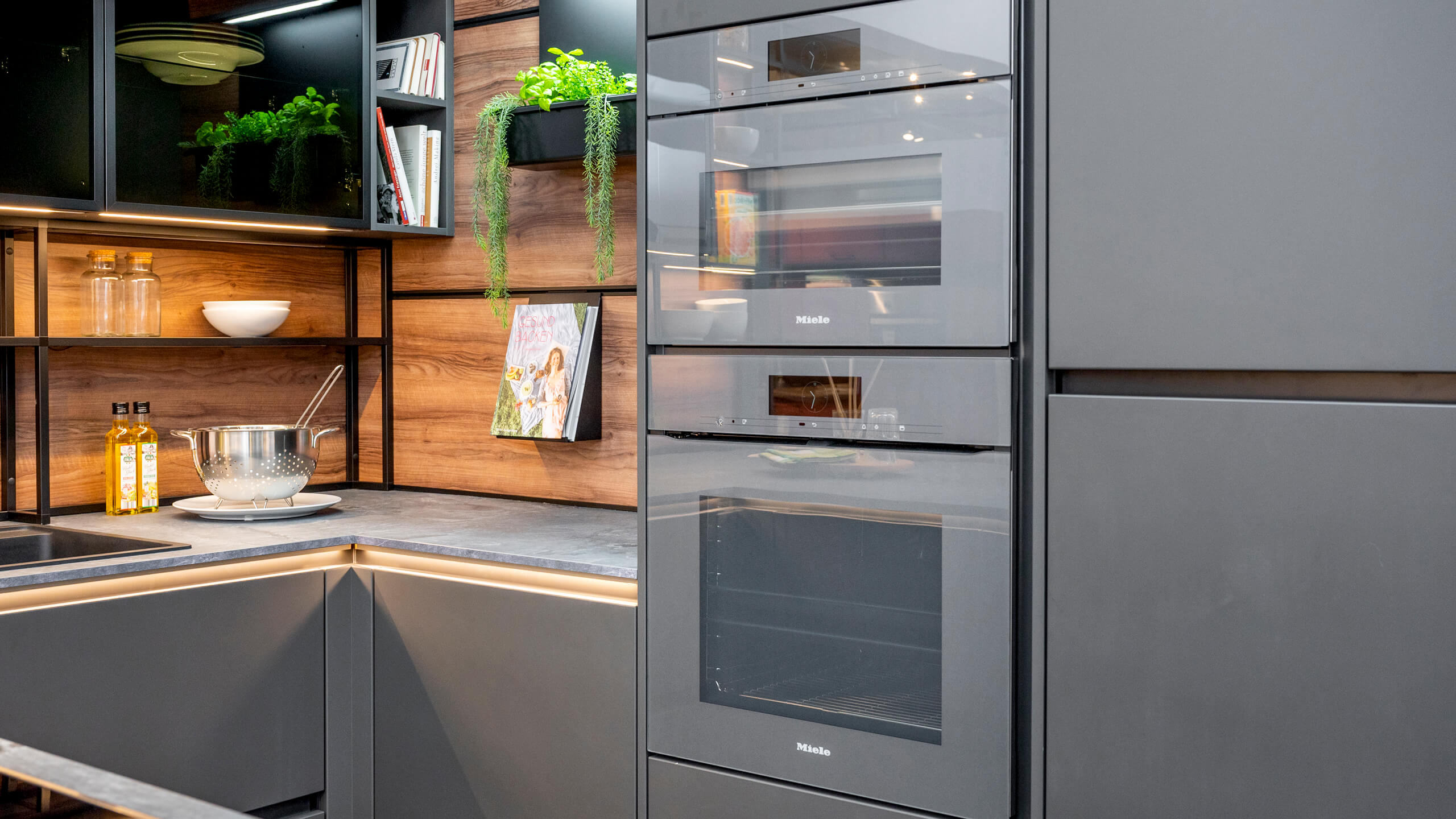 Familienküche "Sina" im Industrielook von Wert Küche