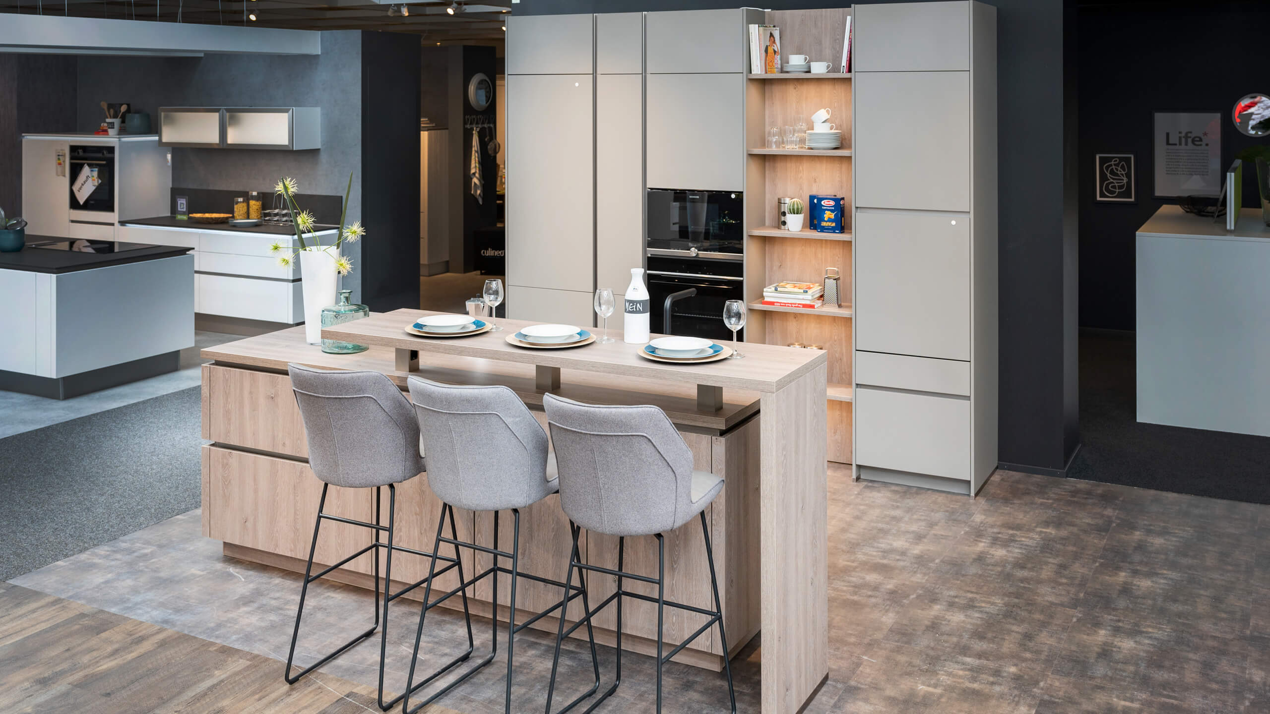 Moderne, grifflose Inselküche "Easytouch" von Nobilia 