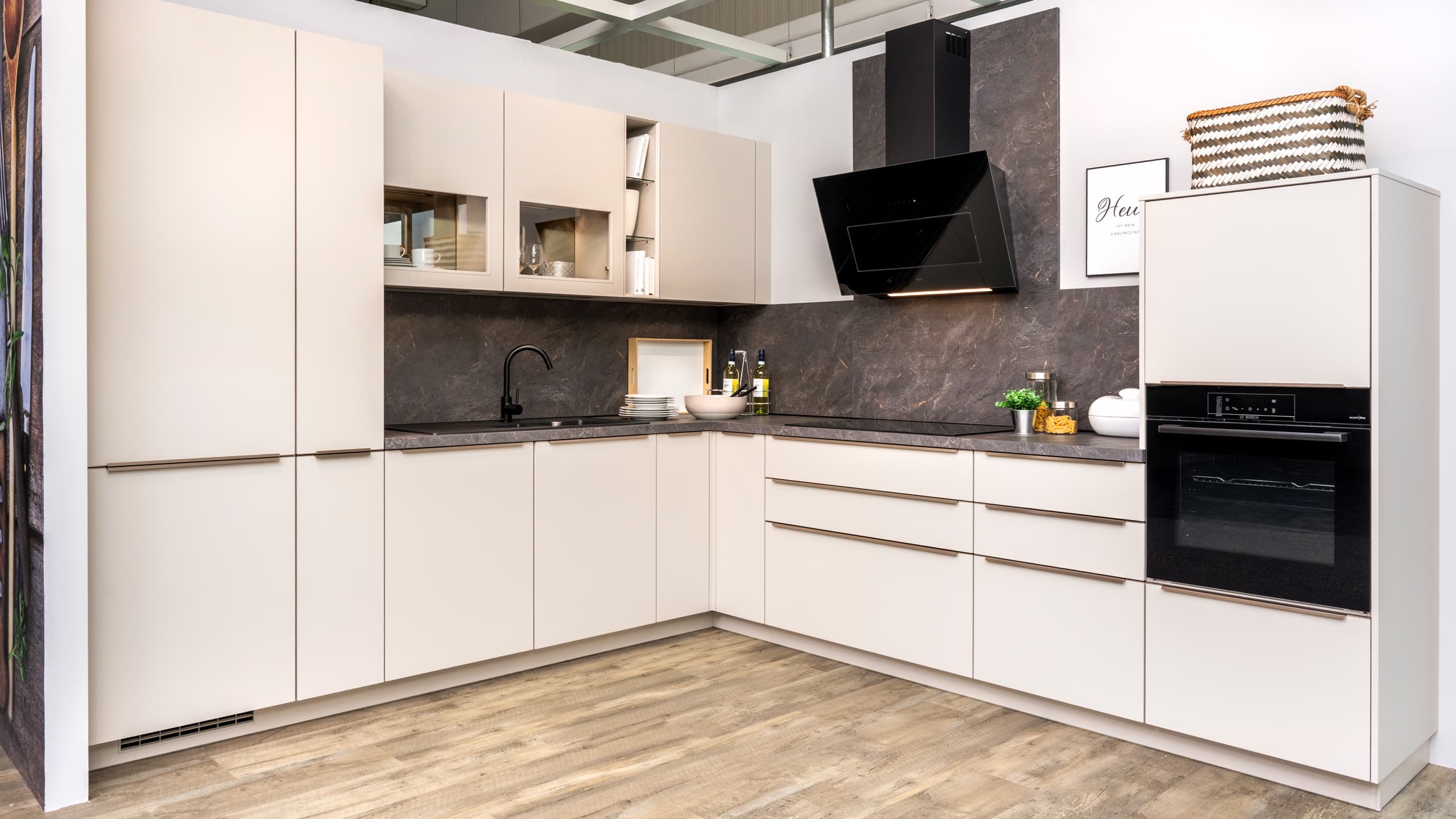 Zeitlose L-Küche "Easytouch" von Nobilia