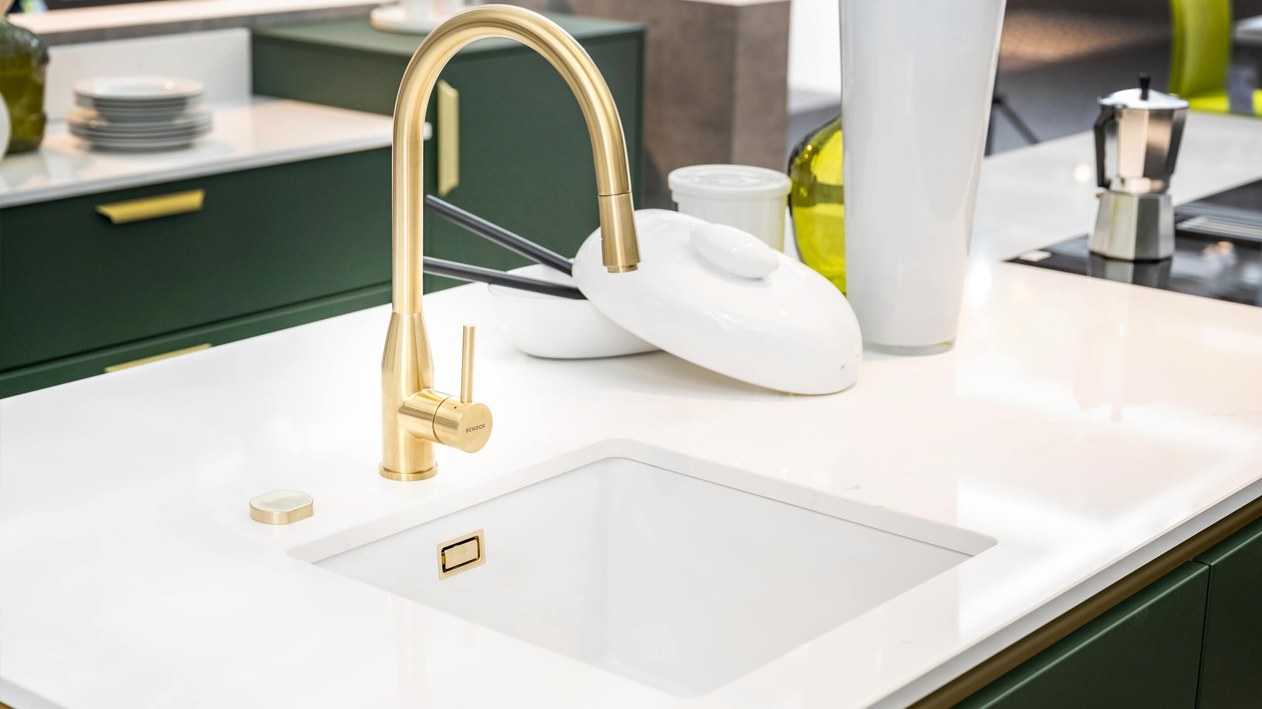 Grifflose Eyecatcherküche mit Insel "Siena" von Wert Küche