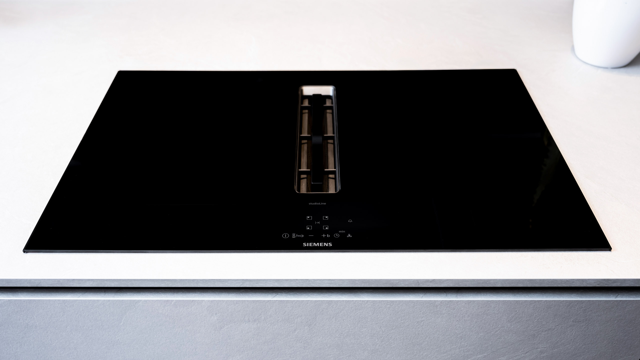 Moderne Inselküche im Stilmix "Sylt und StoneArt" von Culineo