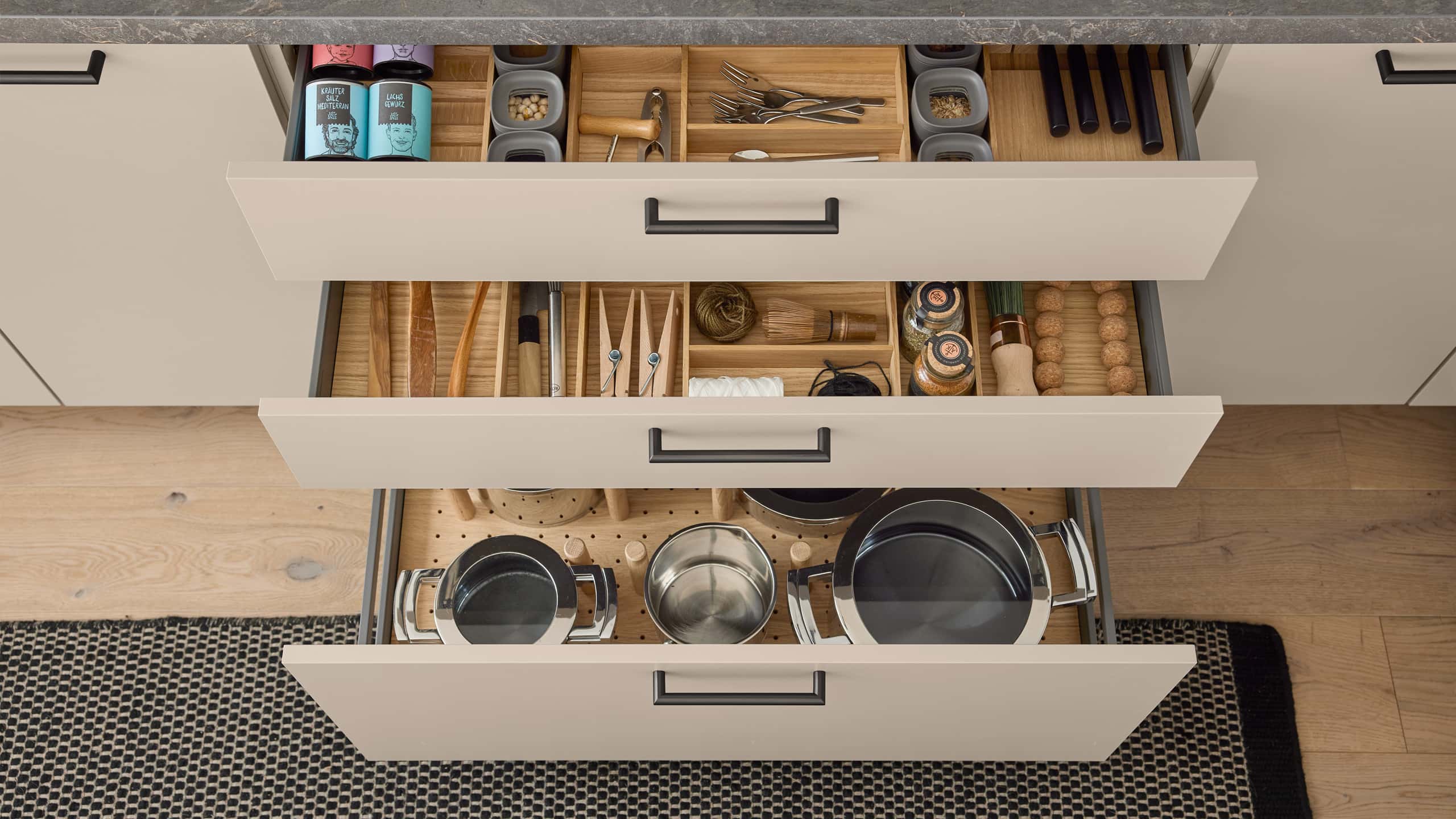 Moderne Familienküche "Laser" in L-Form von Culineo