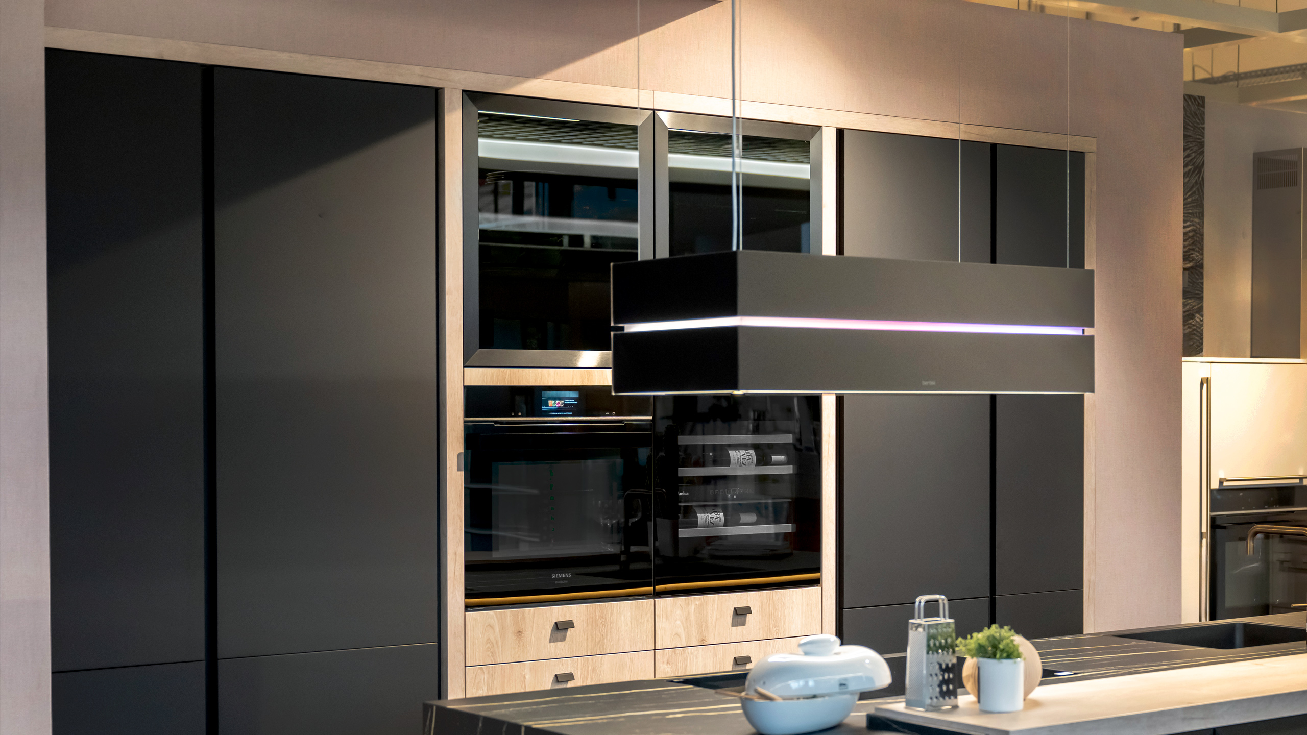 Grifflose Designküche "Easytouch" mit Insel von Culineo 