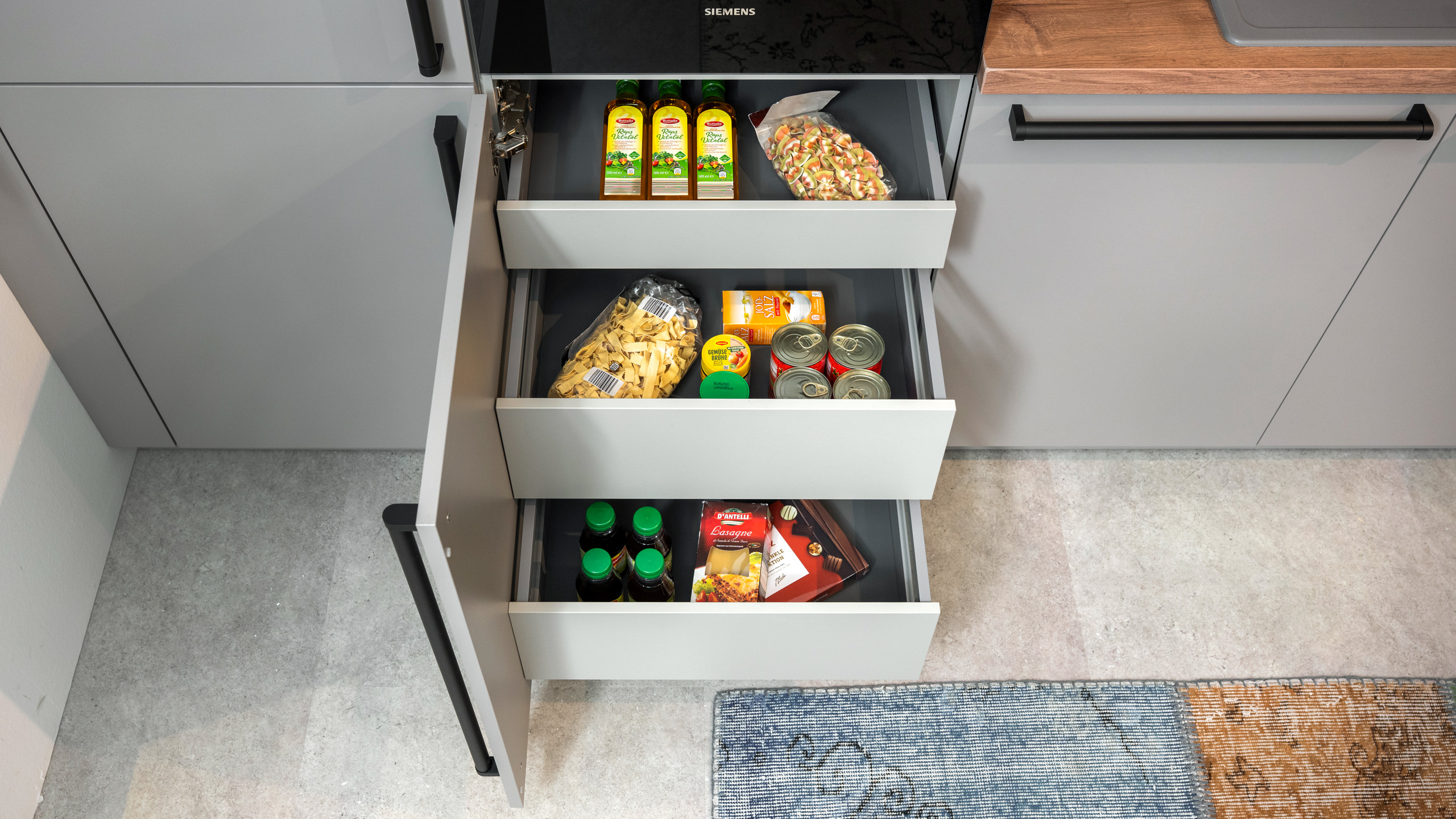 Trendige Küchenzeile "Mattea Colour" von Wert Küche