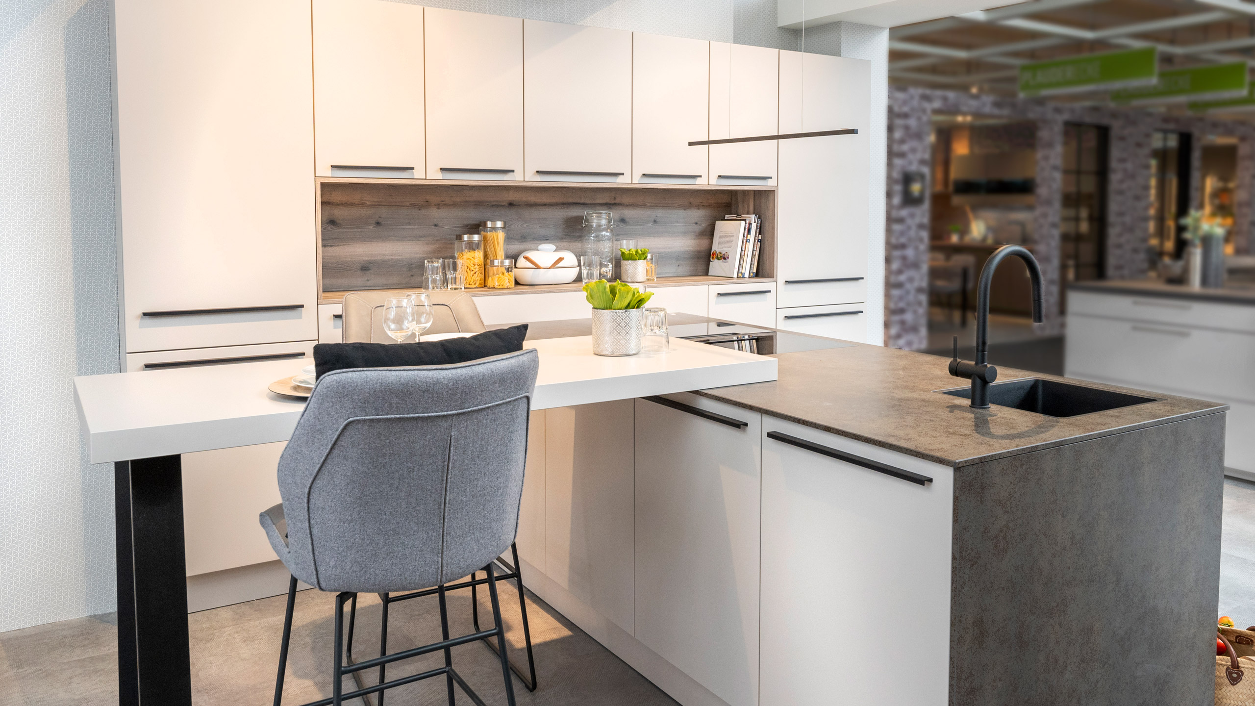 Großräumige, edle T-Küche "Siena" von Wert Küche