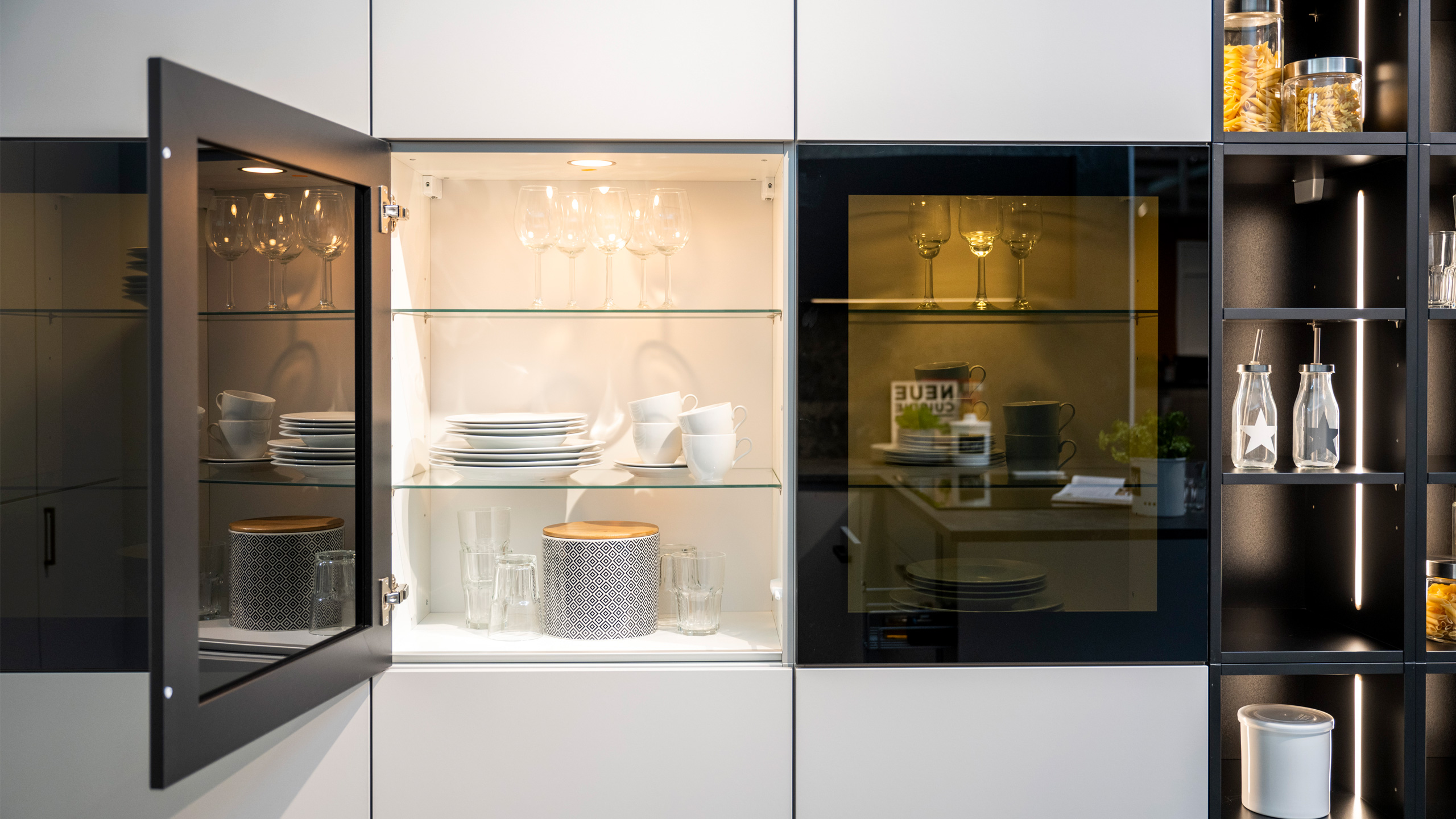 Stauraumreiche Küche "Clean" von Express