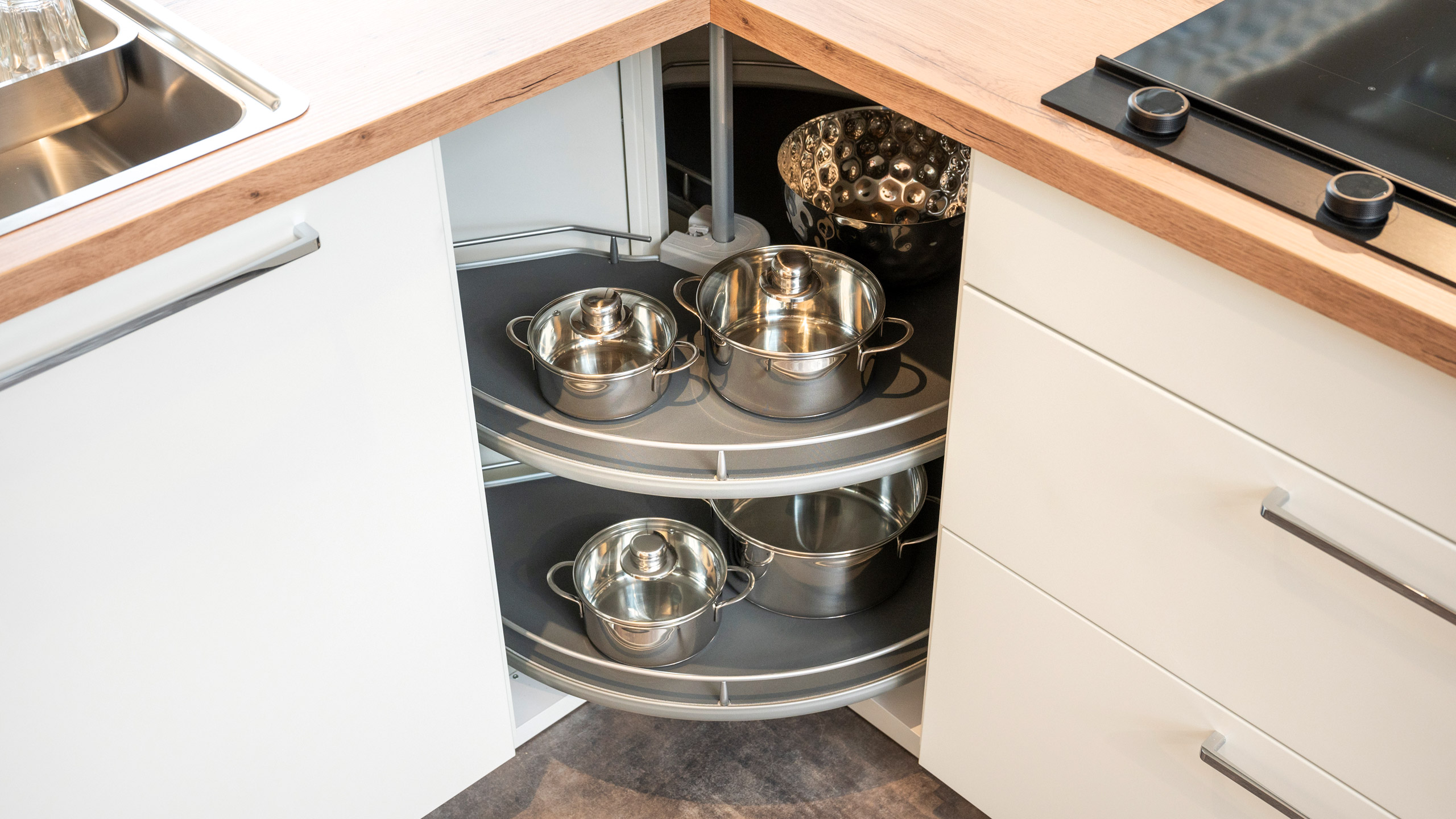 Helle Familienküche "Fashion" in U-Form von Nobilia