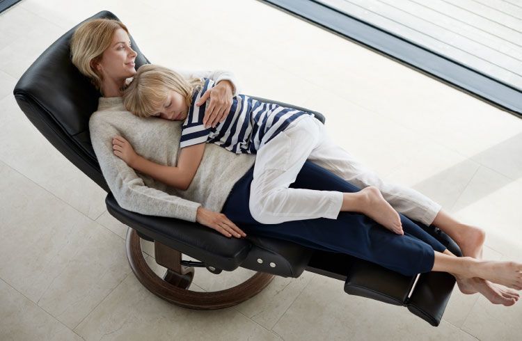 moebel-berning-lingen-rheine-wohnwelten-wohnen-relax-sessel-ekornes-stressless-nordic-legcomfort-mutter-kind-hocker