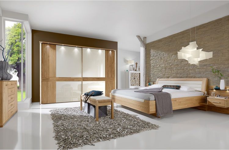 moebel-berning-lingen-rheine-schlafen-komfortzimmer-eiche-magnolie-bett-kleiderschrank-kommode-glastuer-sideboard-ankleidbank-led-beleuchtung