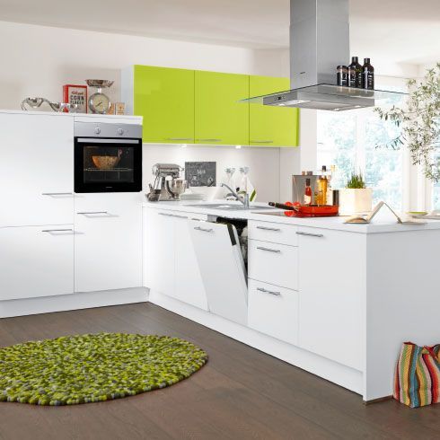 moebel-berning-kuechen-u-kueche-modern-weiss-theke-gruen-haube-ceranfeld-backofen