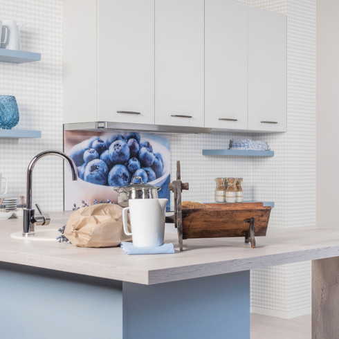 moebel-berning-kuechen-markenwelten-kuechenwelten-brigitte-pure-emotion-backofen-haengeschrank-edelstahl-herd-spuele-geschirspueler-blau-regal-lingen-rheine