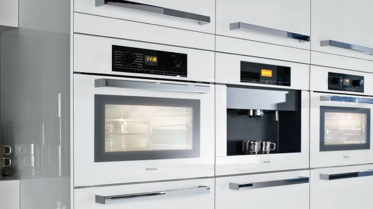 moebel-berning-lingen-rheine-markenwelten-kuechen-miele-elektrogeraete-dampfgarer-mikrowelle-backofen-kaffeevollautomat-weiss