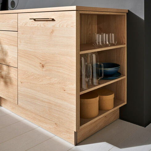 moebel-berning-lingen-rheine-osnabrueck-kuechen-kaufen-nolte-artwood-u-kueche-trendkueche-moderne-kueche-artwood-weiss-hochglanz-holz-regal.jpg