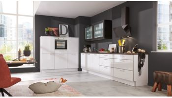 Offene Küche von Interliving Serie 3020 in Hochglanz, Arcticweiss Weiss
