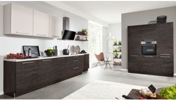 Küchenzeile von Interliving Serie 3016 mit Front in Eiche geflämmt Eiche