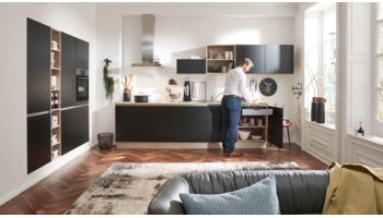 Wohnküche Serie 3024 von Interliving mit Front in Soft Lack, Schwarz Schwarz