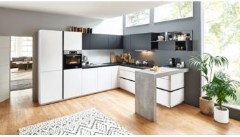 Grifflose L-Küche Feel von Nolte Küchen mit Front in Matt, Arcticweiss und Schwarz