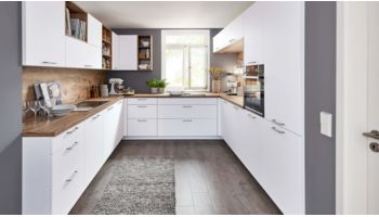 Moderne Familienküche, Nobilia Artis, Grundriss U-Küche, Front Alpinweiß matt 