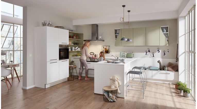 Grosszügige Wohnküche Serie 3010 von Interliving mit Front in Softmatt, Weiß und Avocado Grosszügige Wohnküche Serie 3010 von Interliving mit Front in Softmatt, Weiß und Avocado