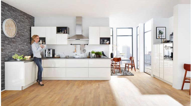Moderne Küche, Nolte Nova Lack, Grundriss L-Küche, Front Weiß Hochglanz, grifflos