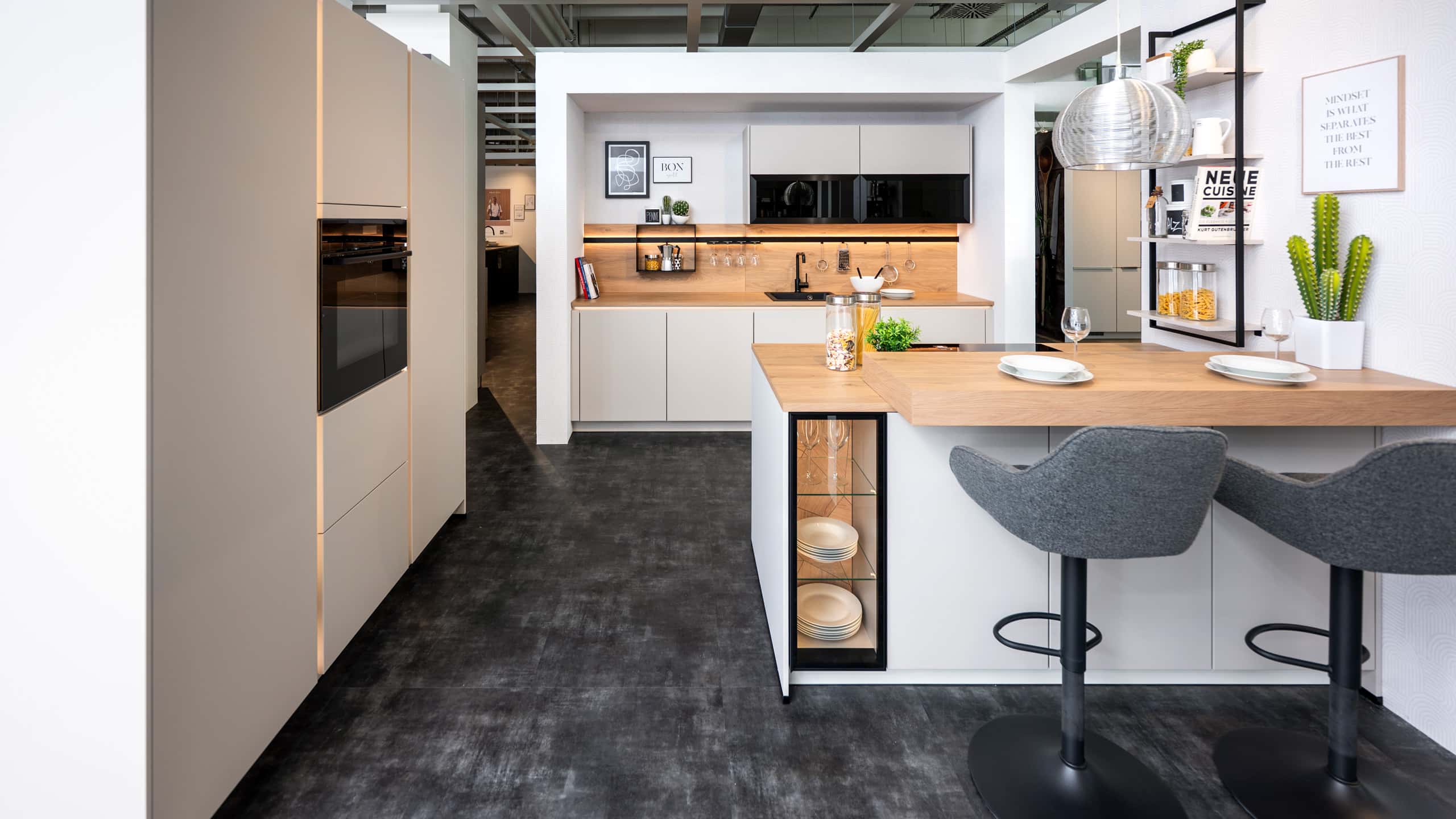 Moderne Inselküche "Softline" von Nobilia 